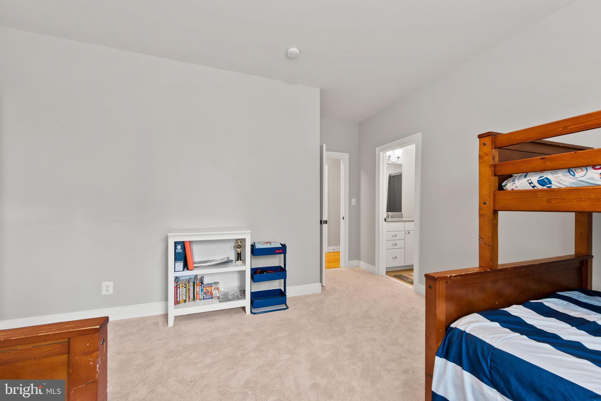 LARCHMONT - Residential