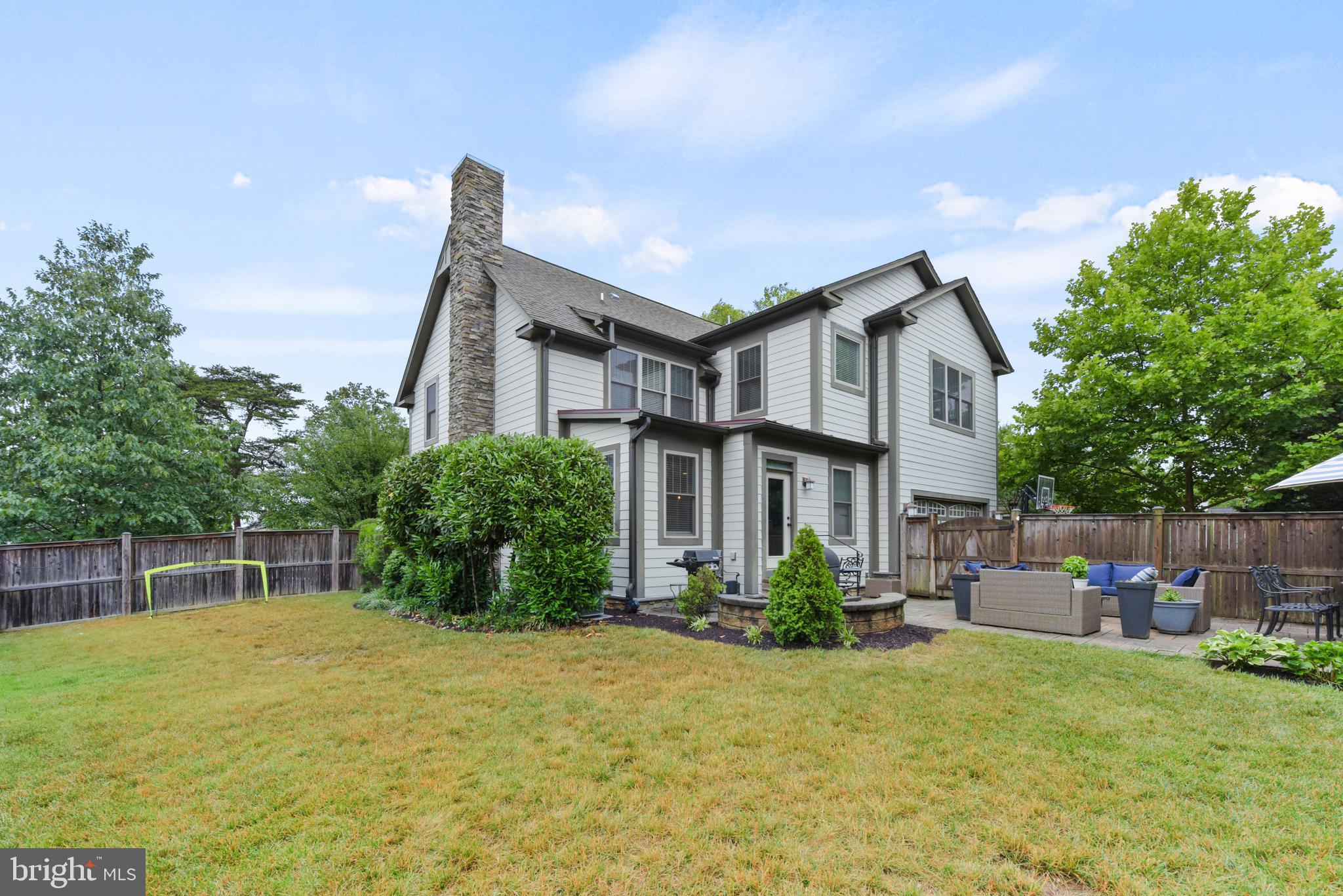 LARCHMONT - Residential