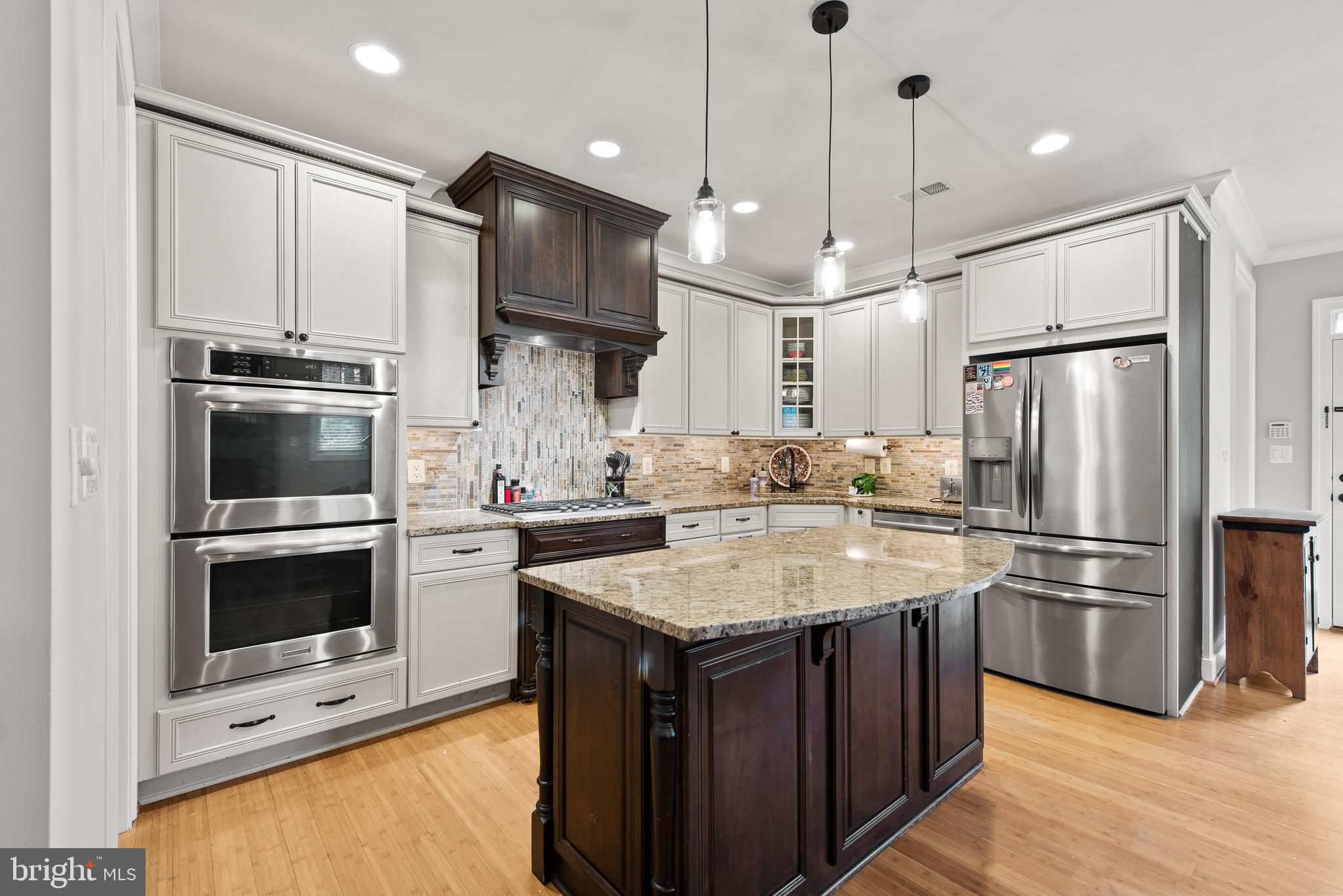 LARCHMONT - Residential