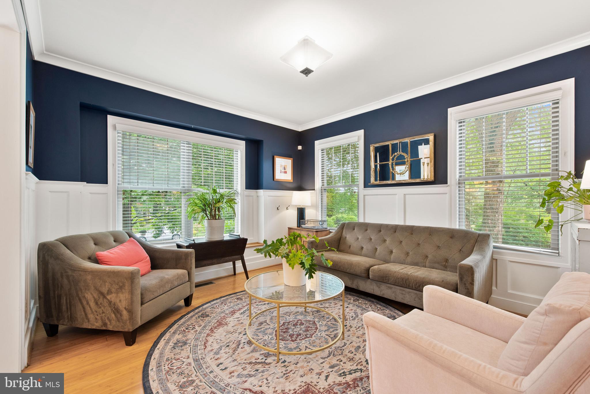 LARCHMONT - Residential
