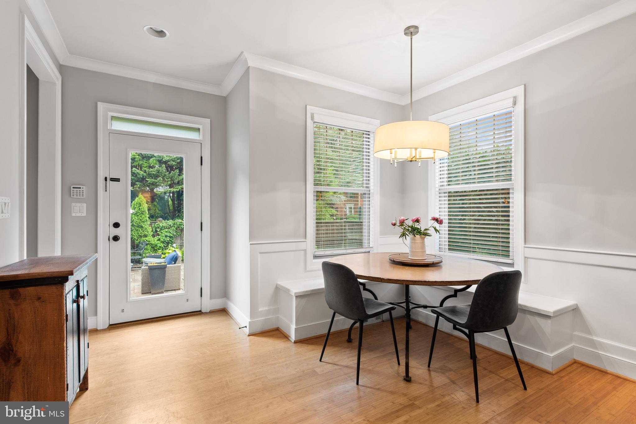 LARCHMONT - Residential