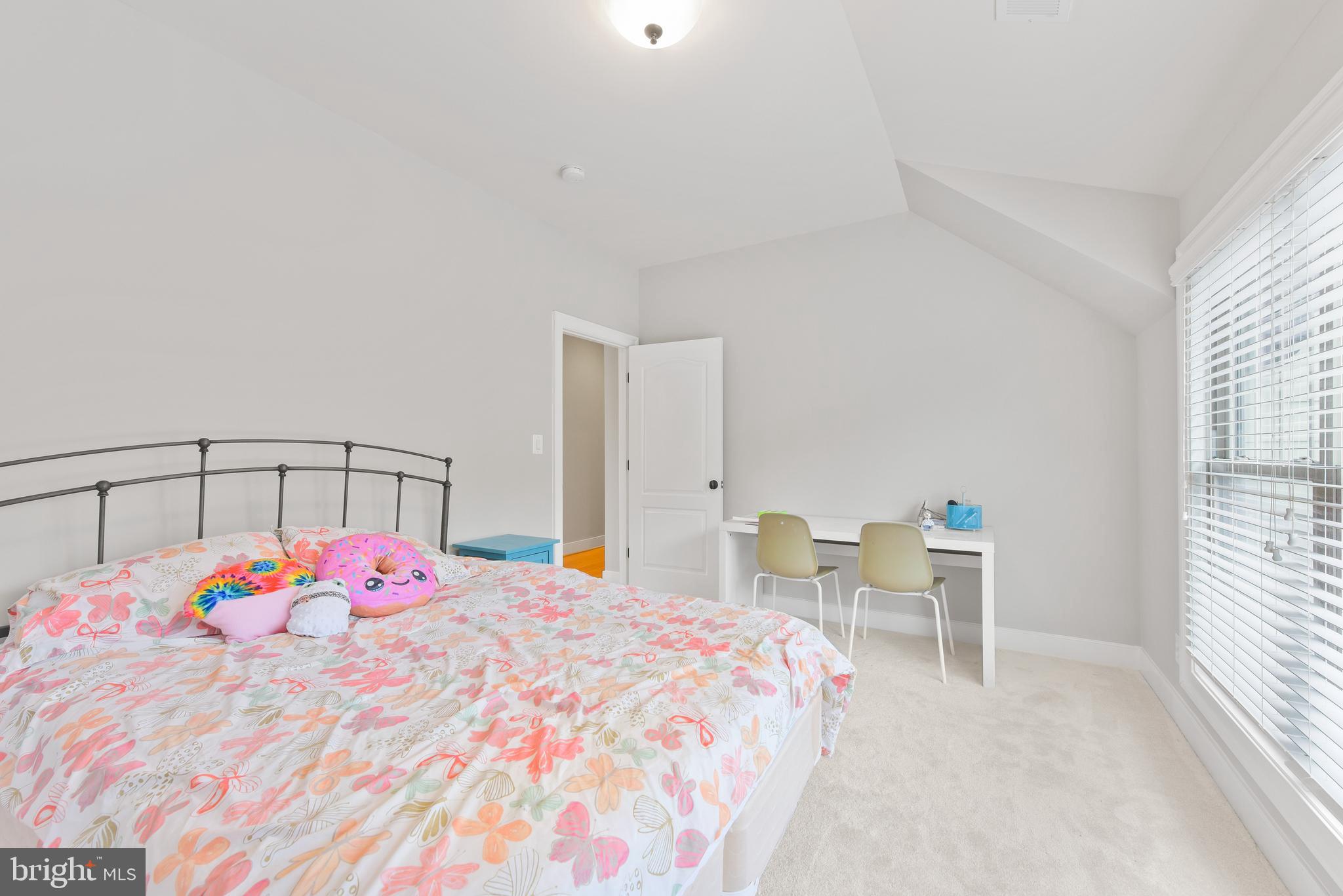 LARCHMONT - Residential