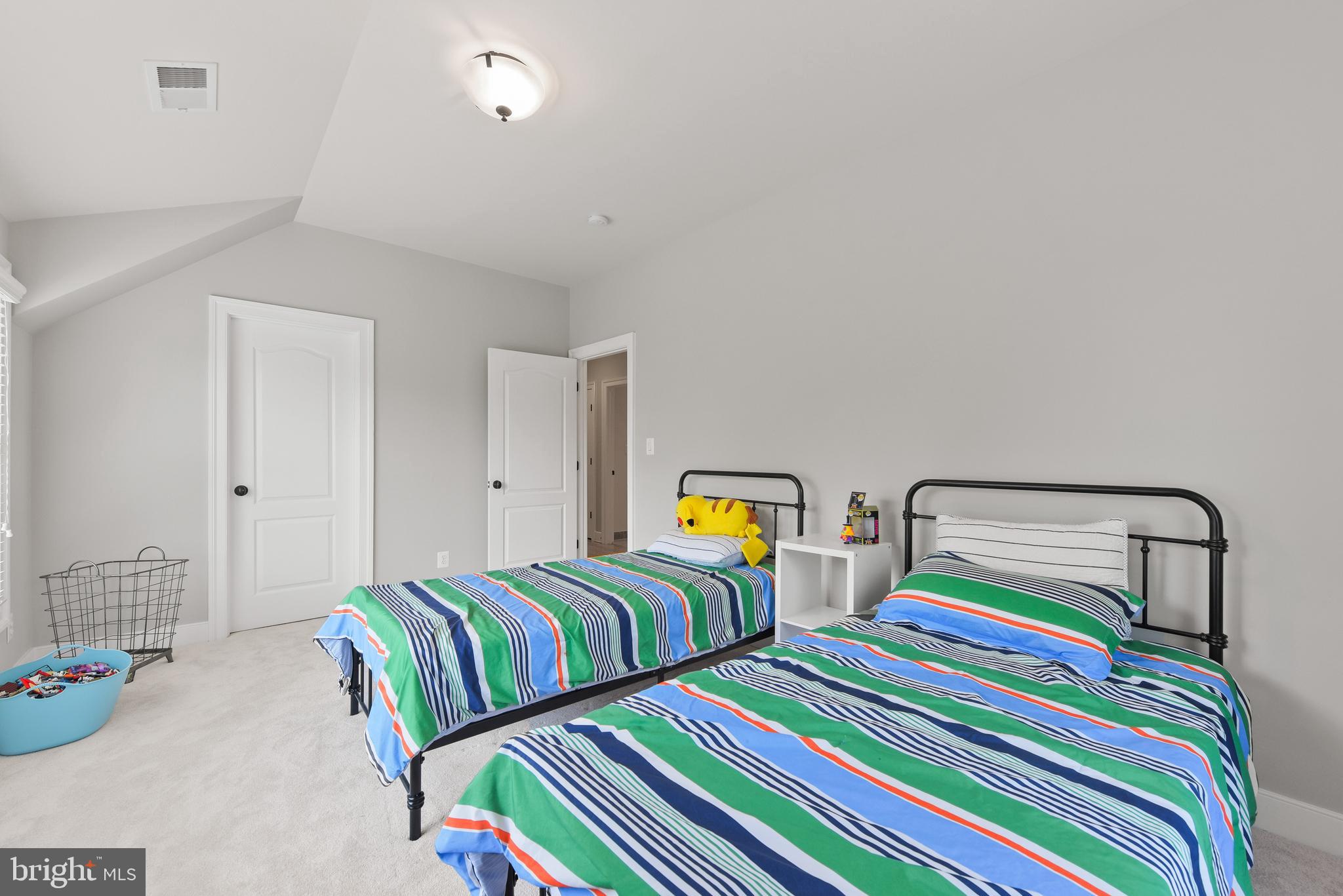 LARCHMONT - Residential