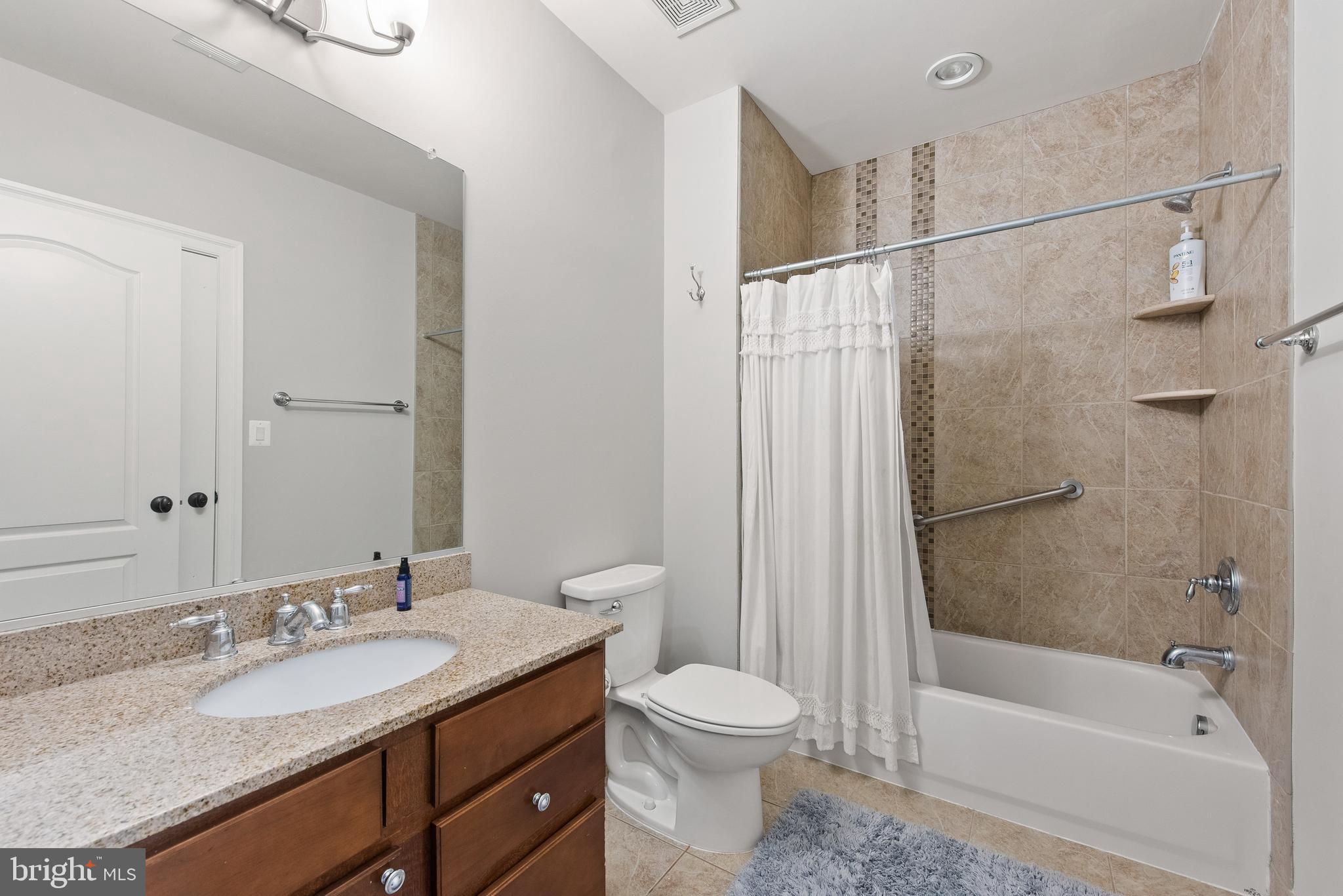 LARCHMONT - Residential