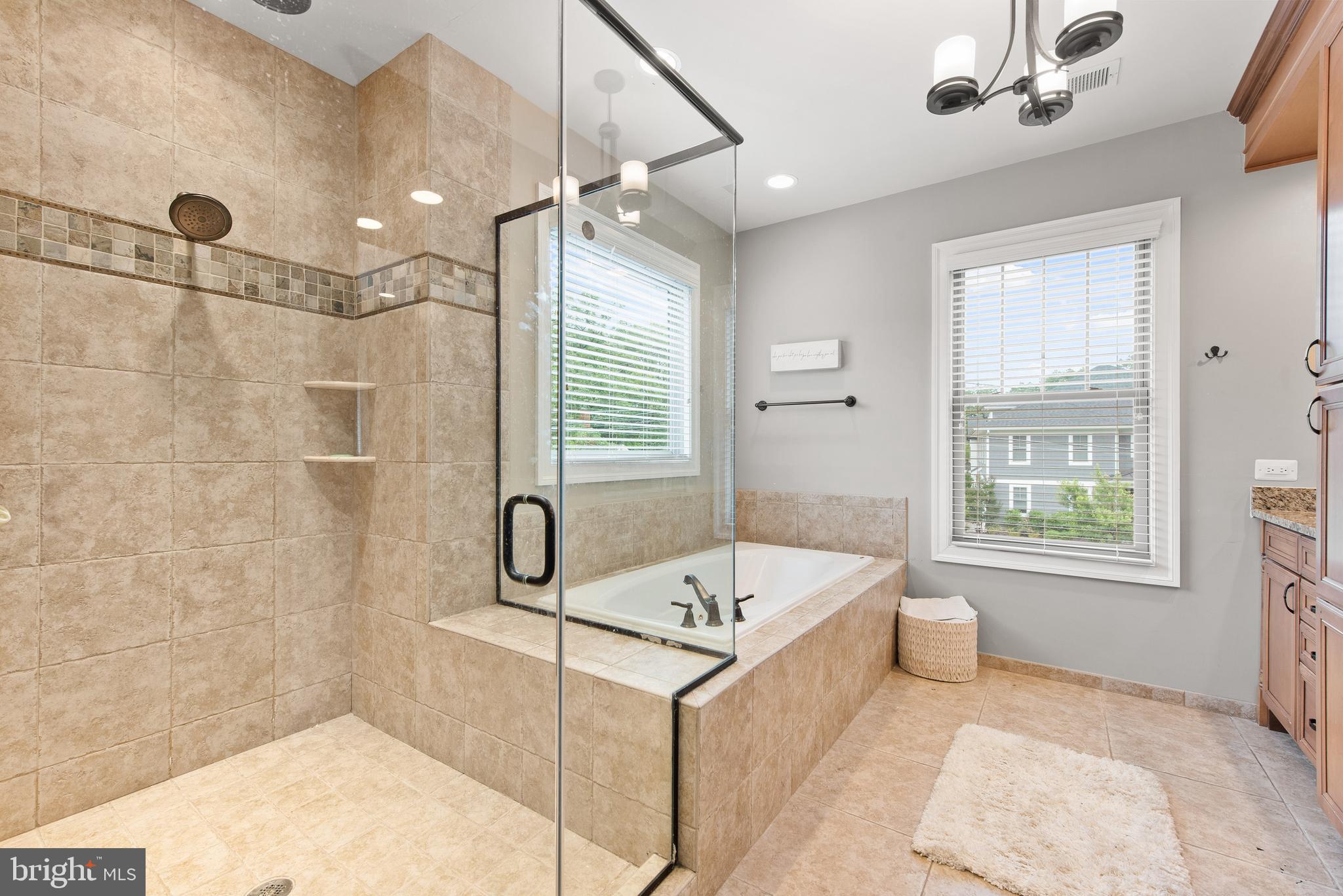 LARCHMONT - Residential