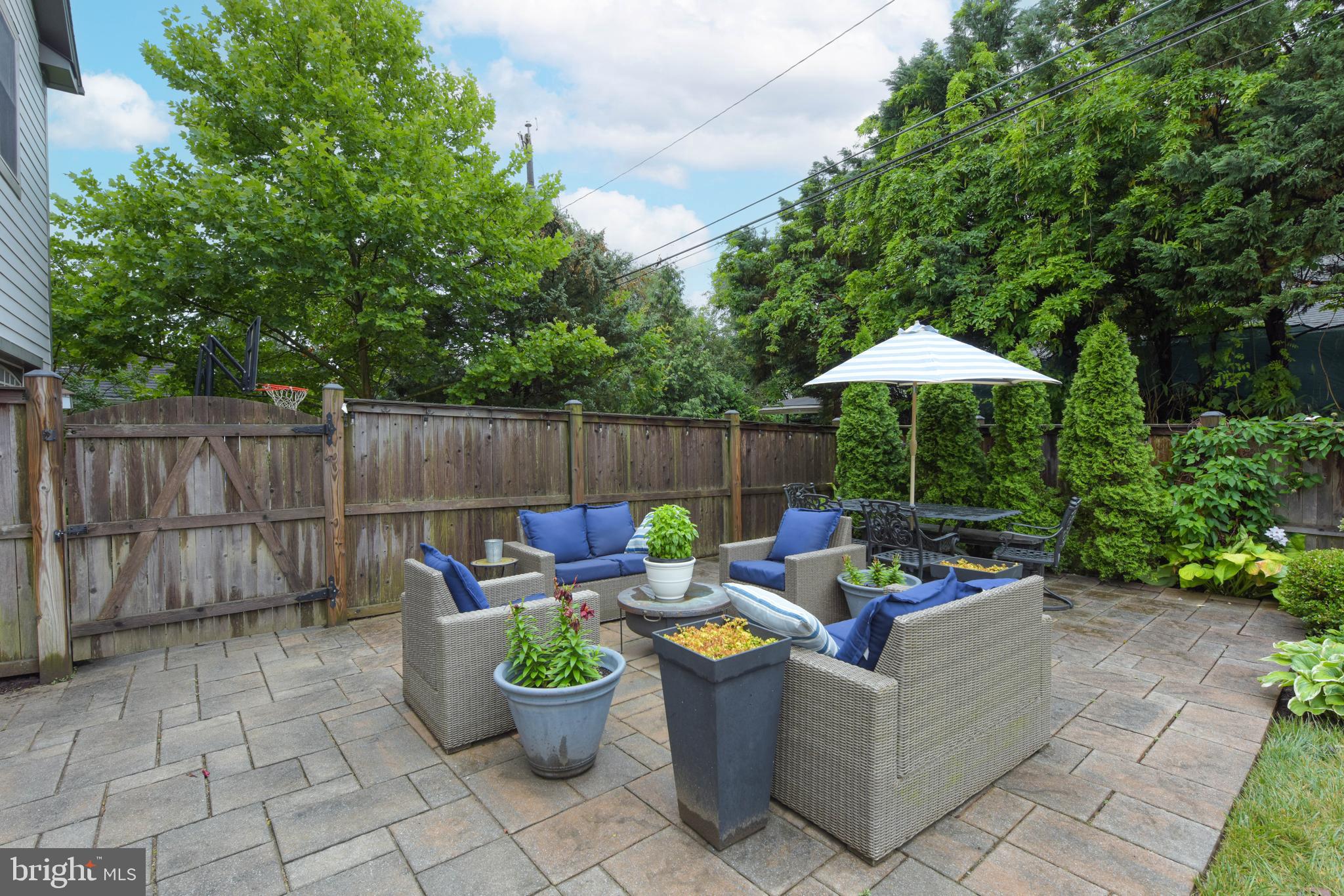 LARCHMONT - Residential