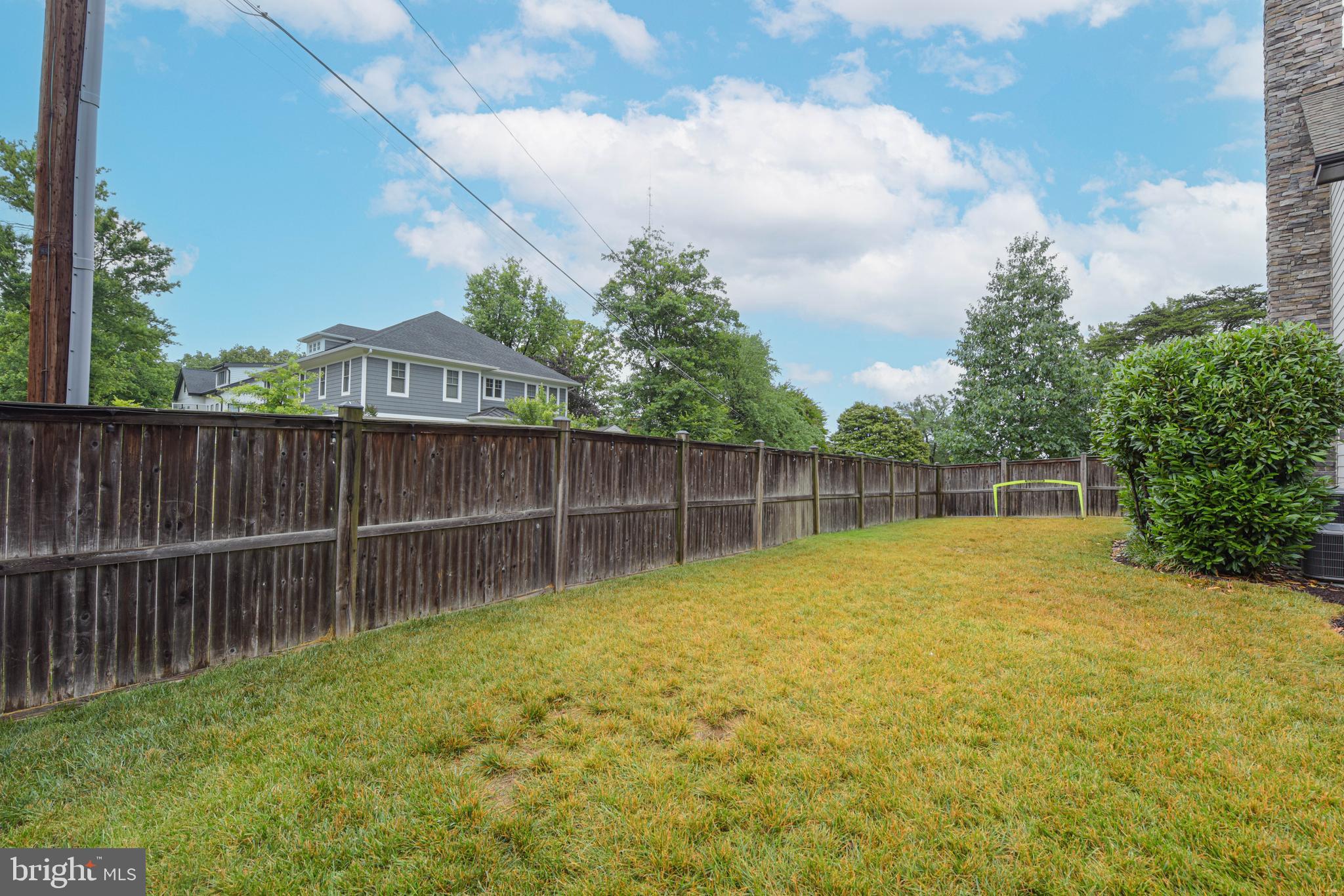 LARCHMONT - Residential