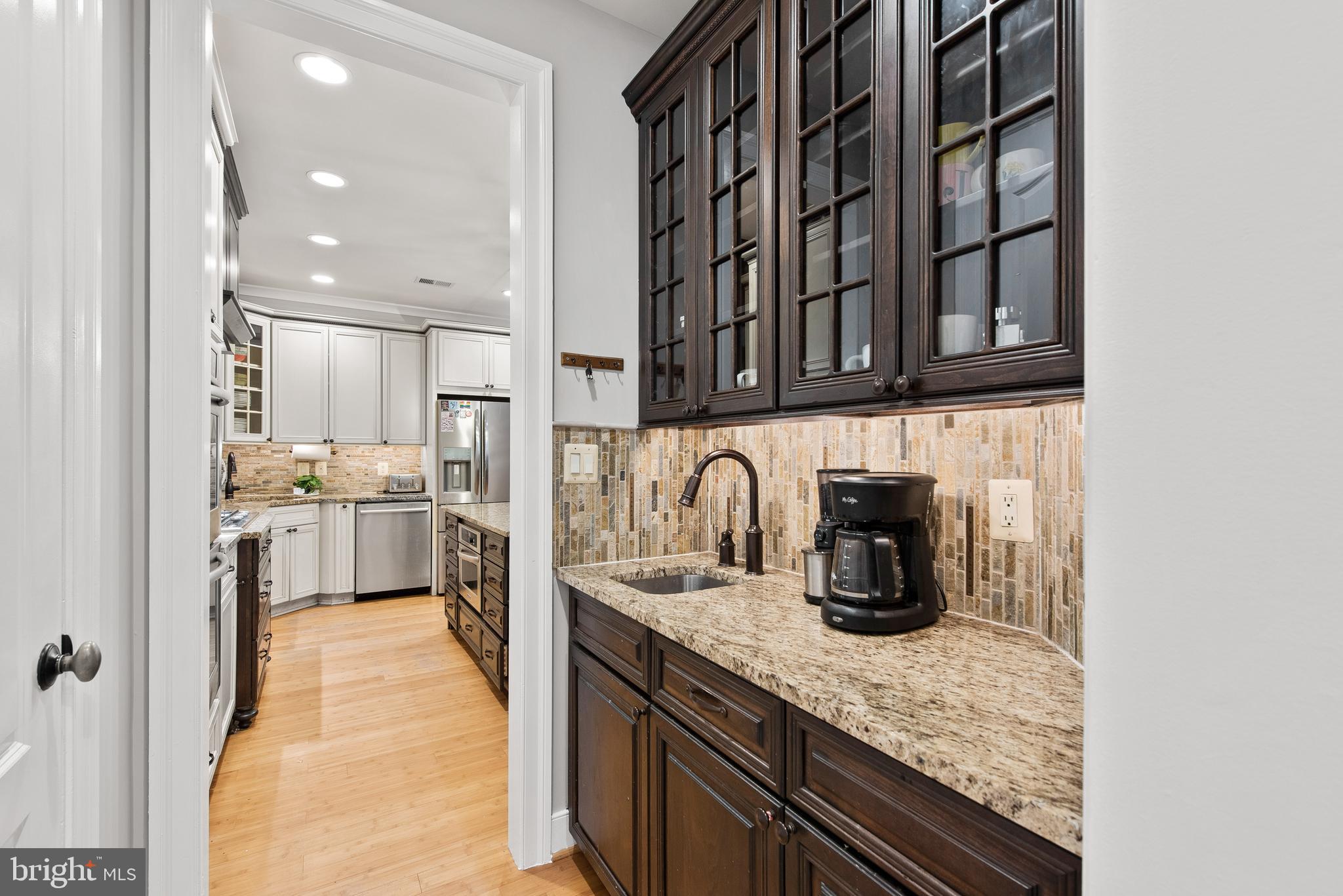 LARCHMONT - Residential