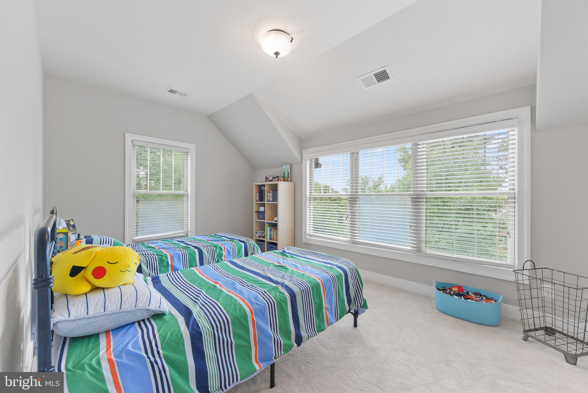 LARCHMONT - Residential