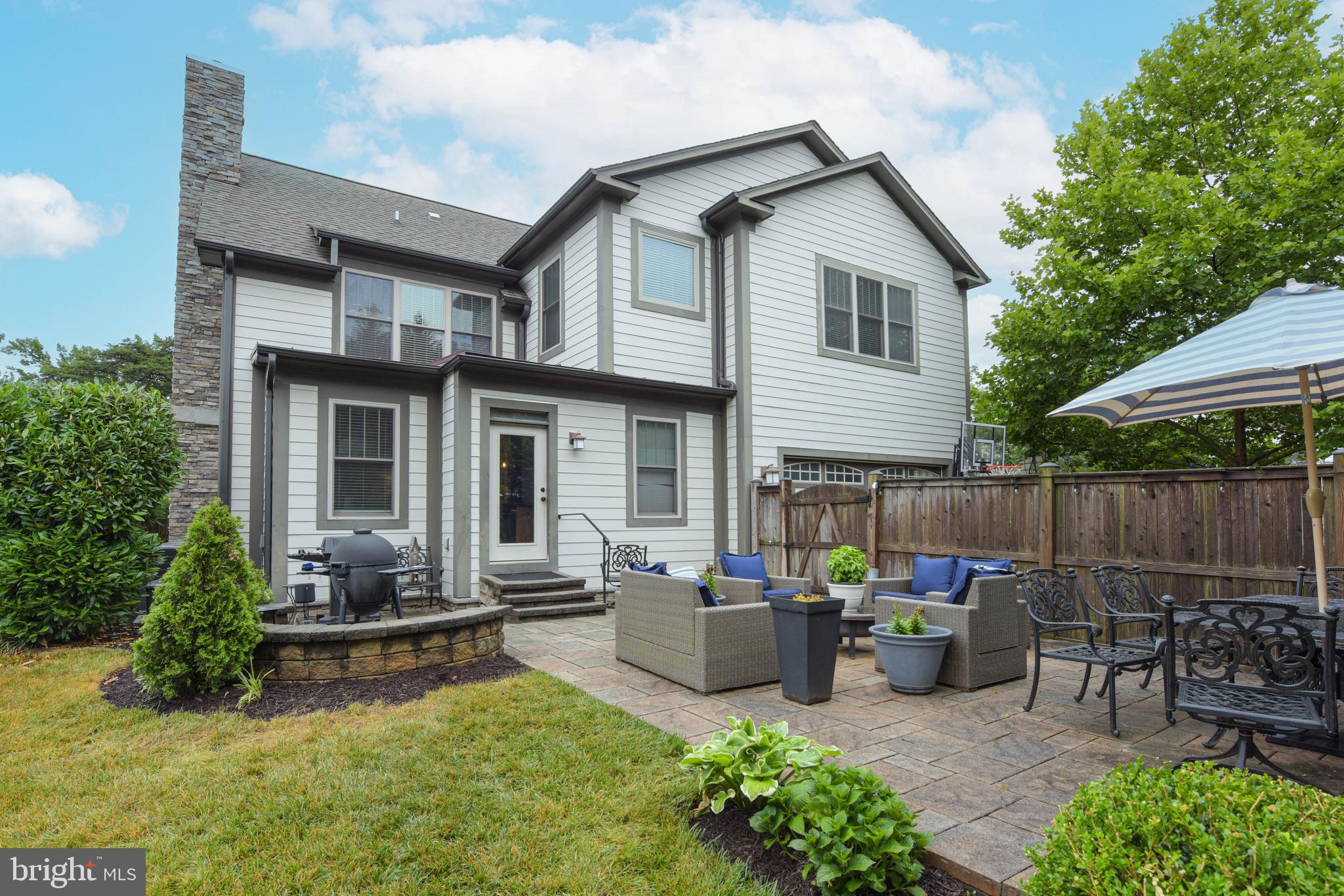 LARCHMONT - Residential