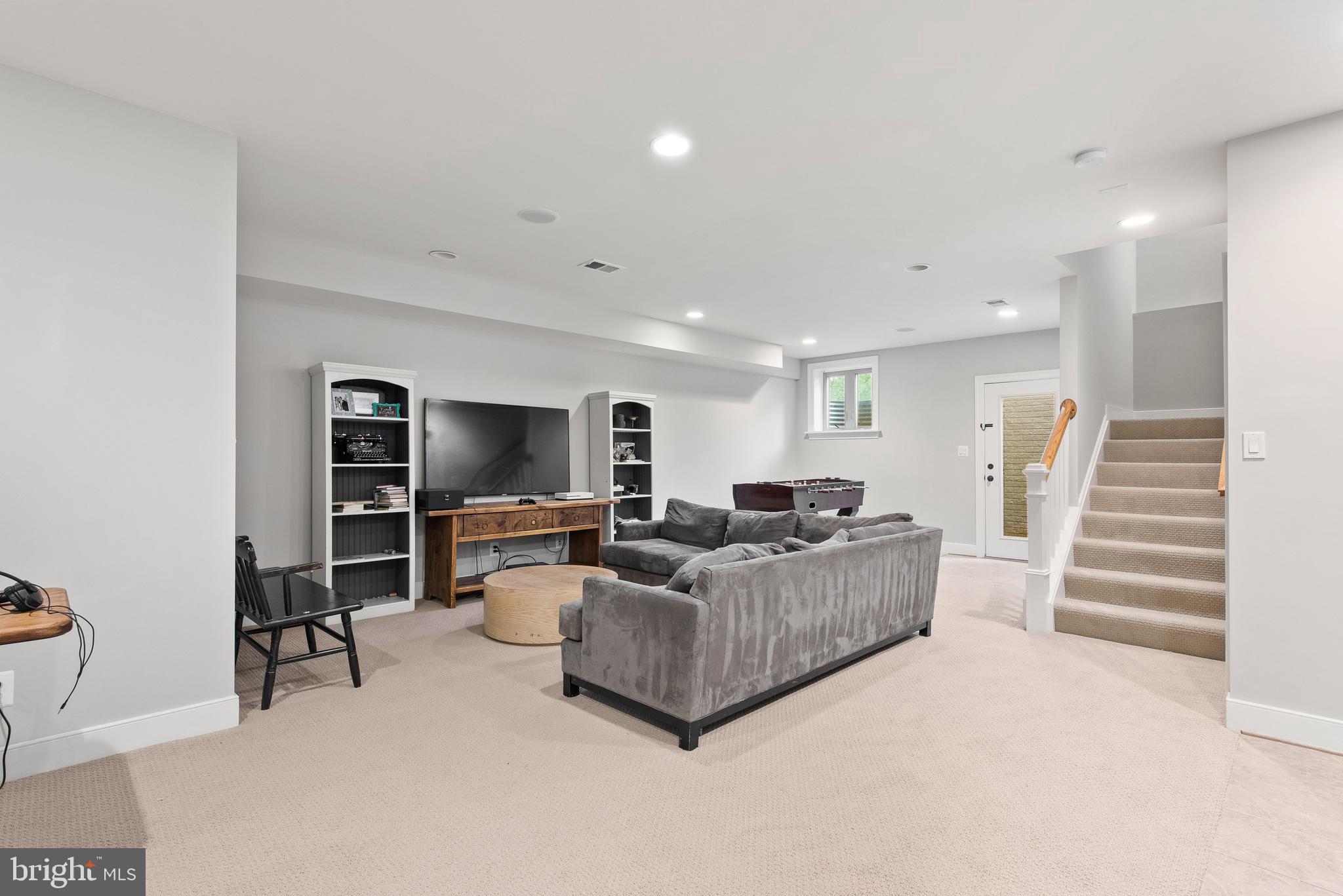 LARCHMONT - Residential