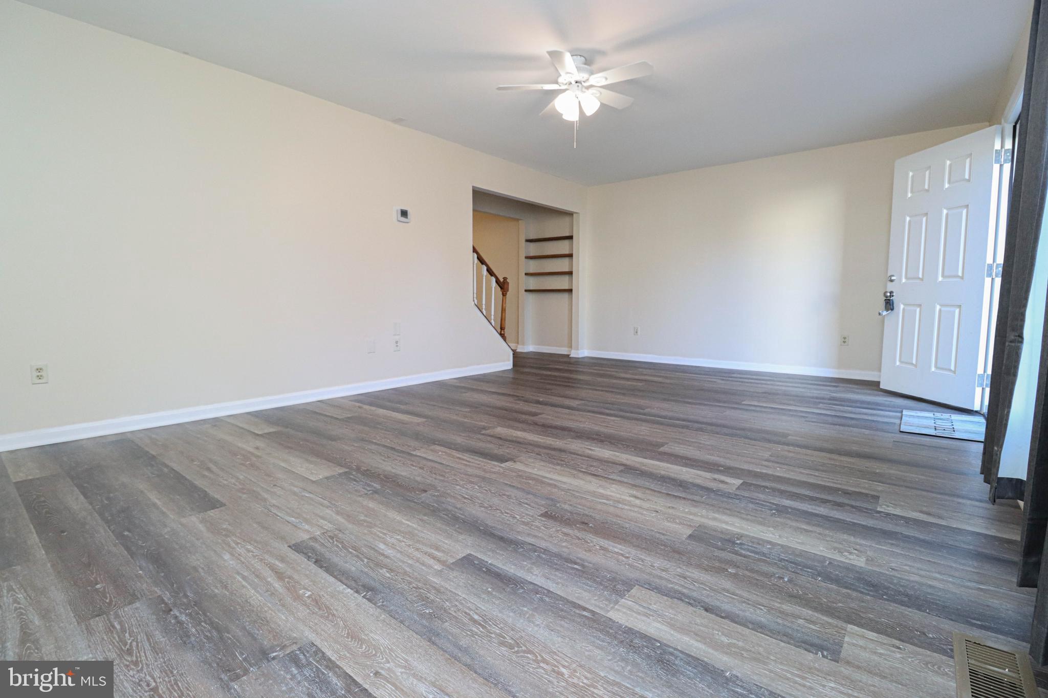 1738 FARMINGTON COURT