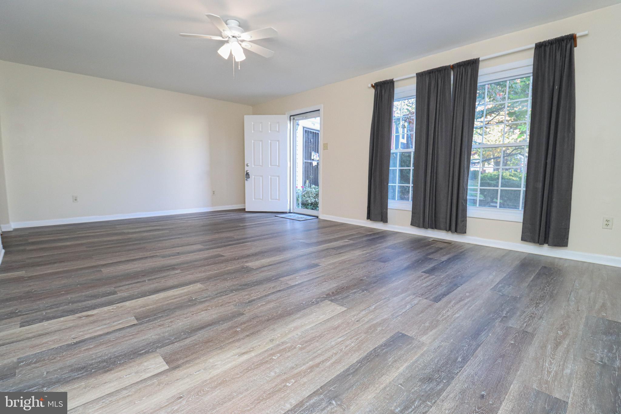 1738 FARMINGTON COURT