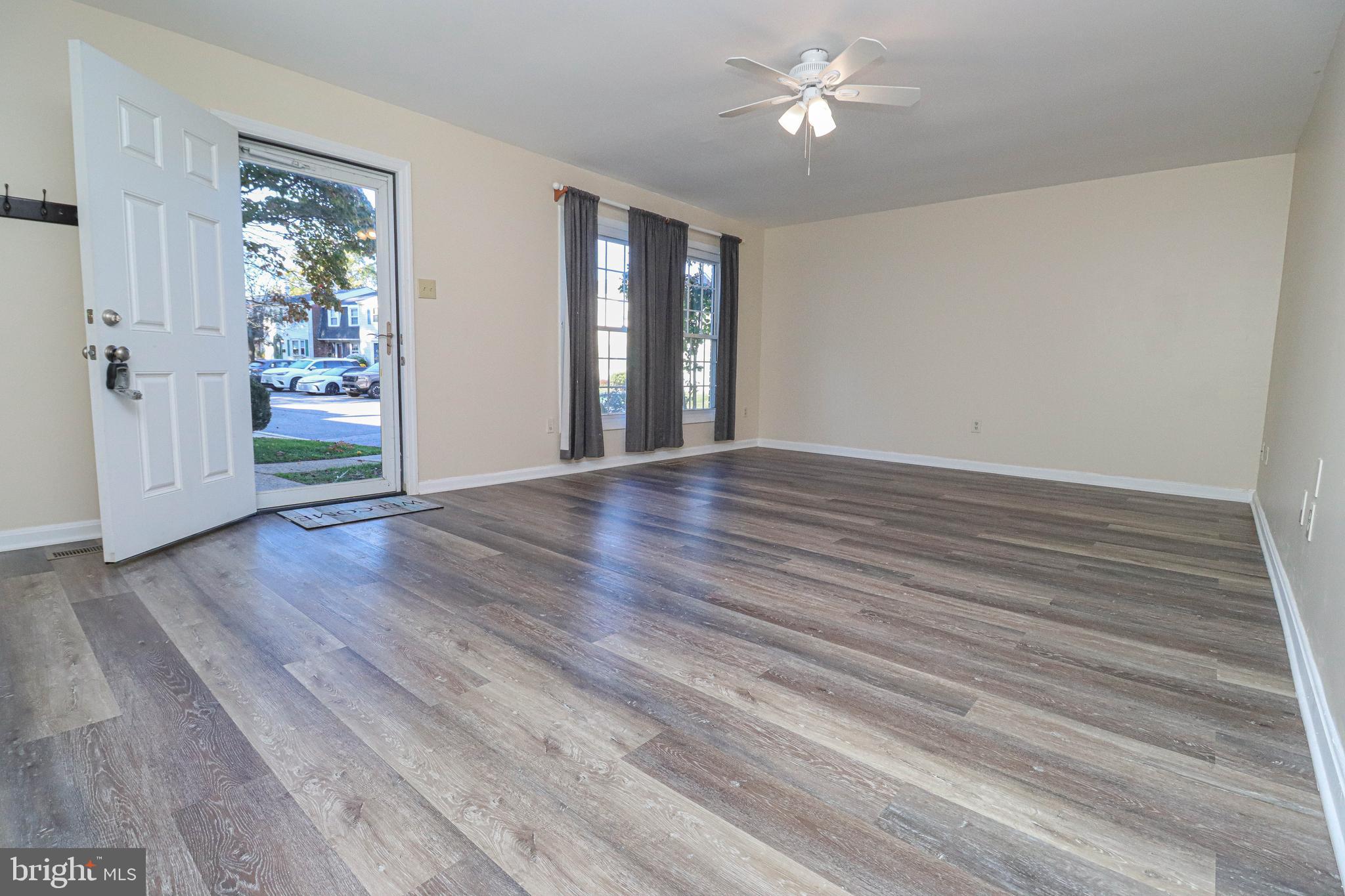 1738 FARMINGTON COURT