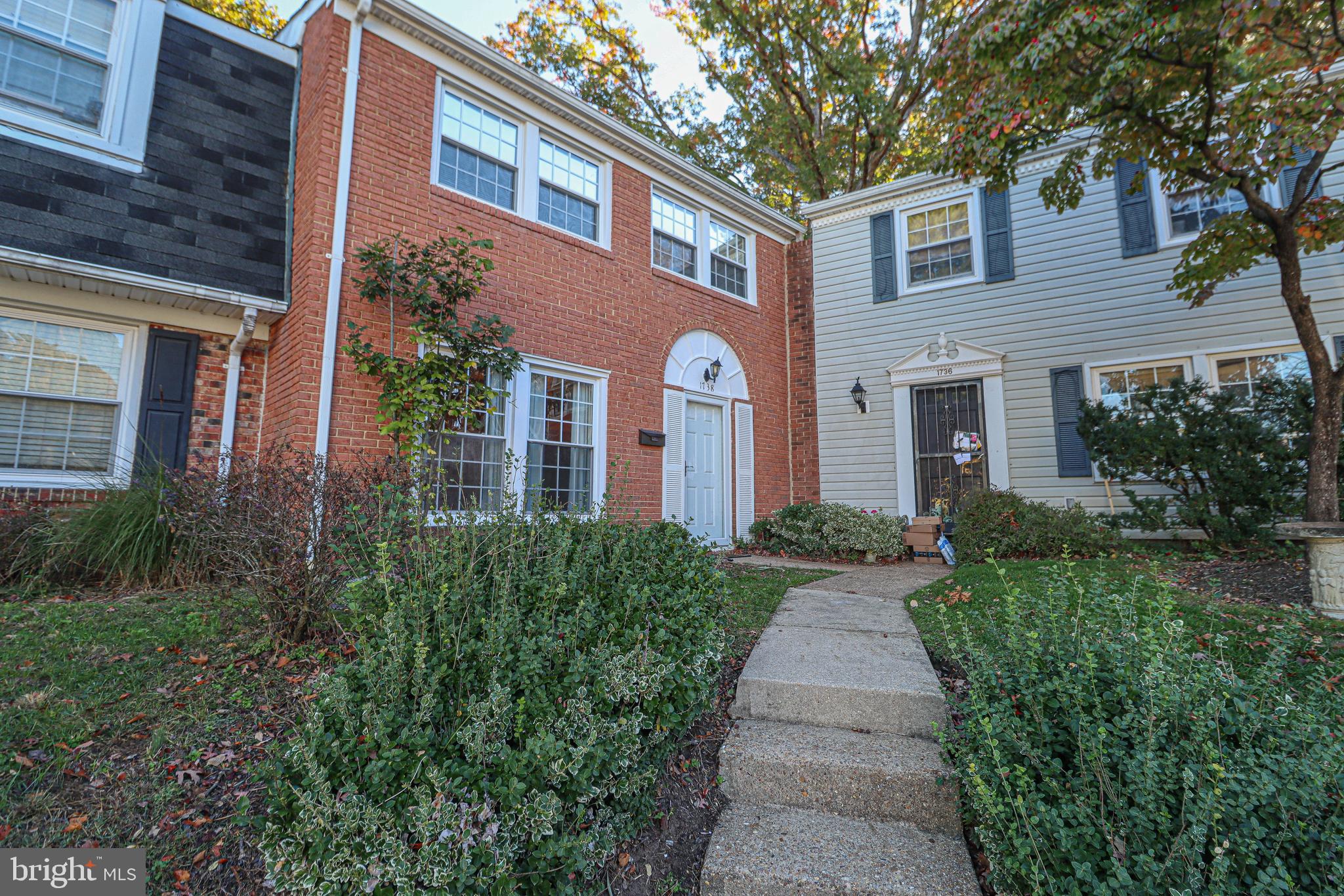 1738 FARMINGTON COURT