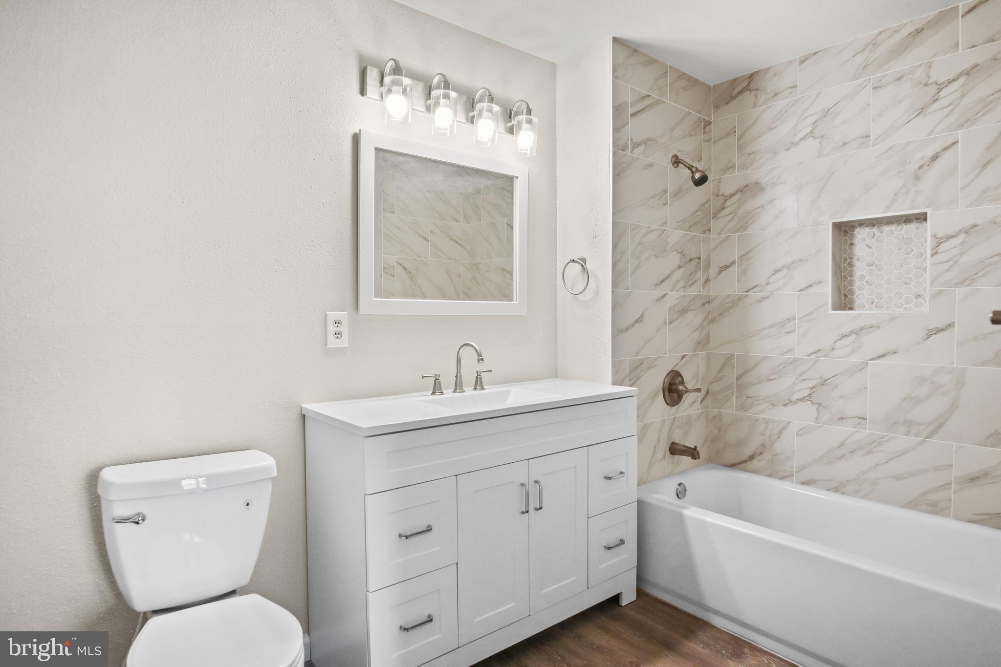 ENGLISH COUNTRY MANOR - Residential