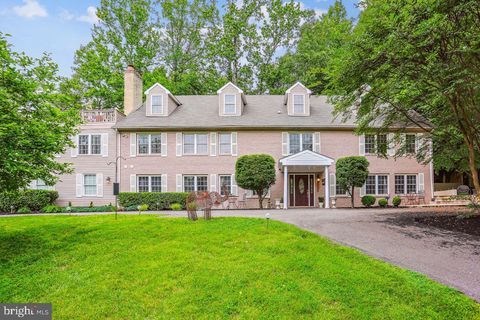 Photo of 9201 Laurel Oak Drive, BETHESDA, MD 20817 (MLS # MDMC2205234)