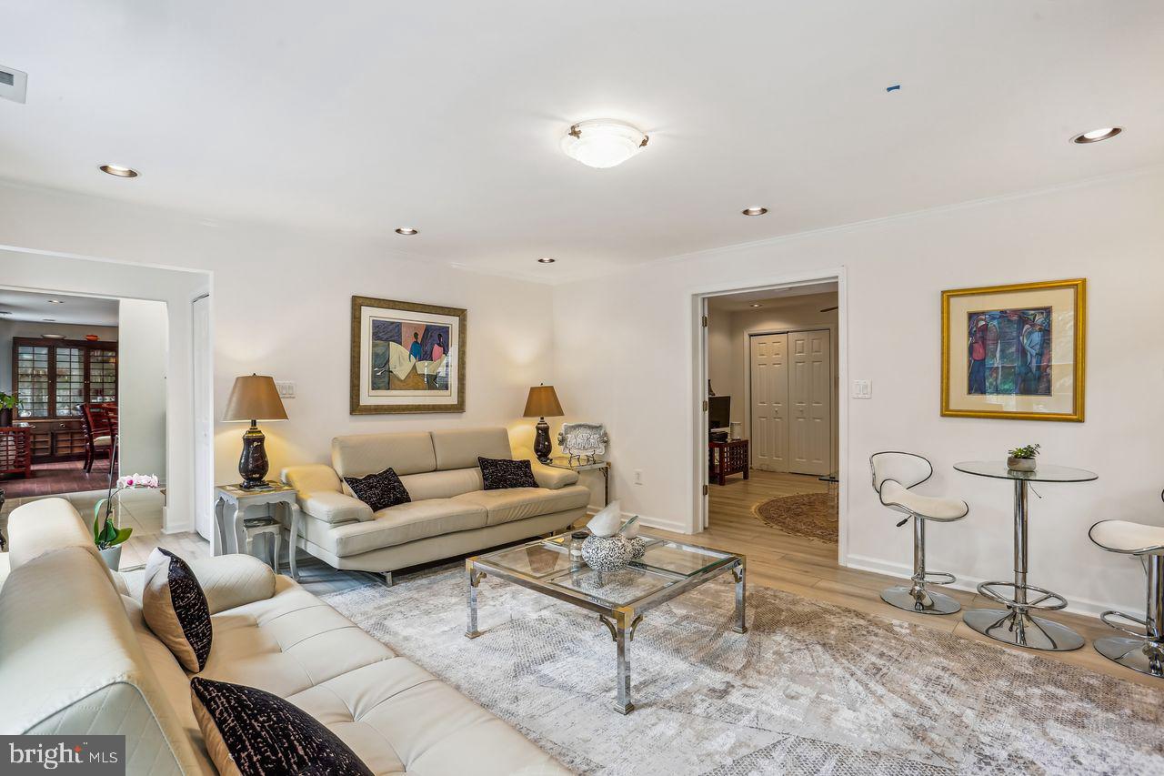 POTOMAC OUTSIDE - Commercial Sale