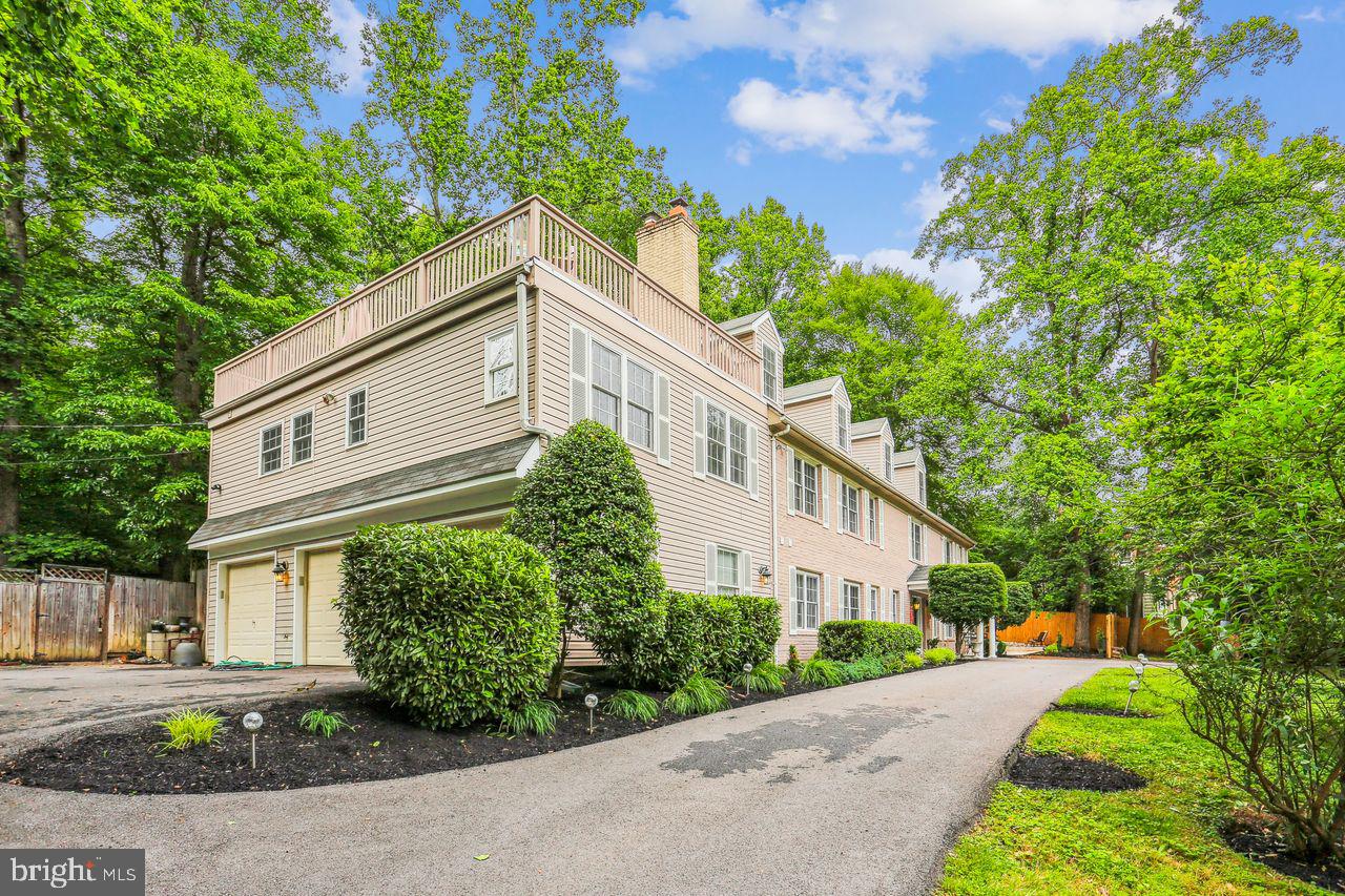 9201 LAUREL OAK DRIVE