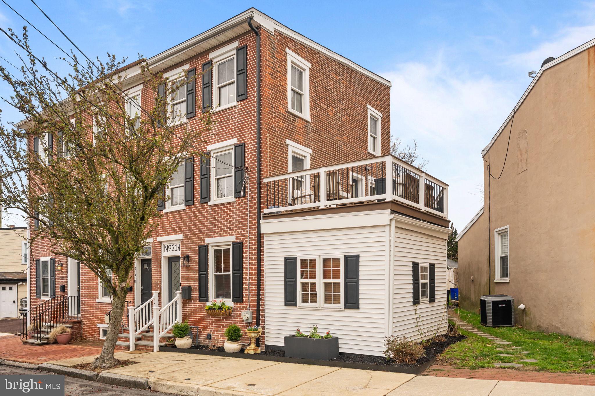 214 N FRANKLIN STREET