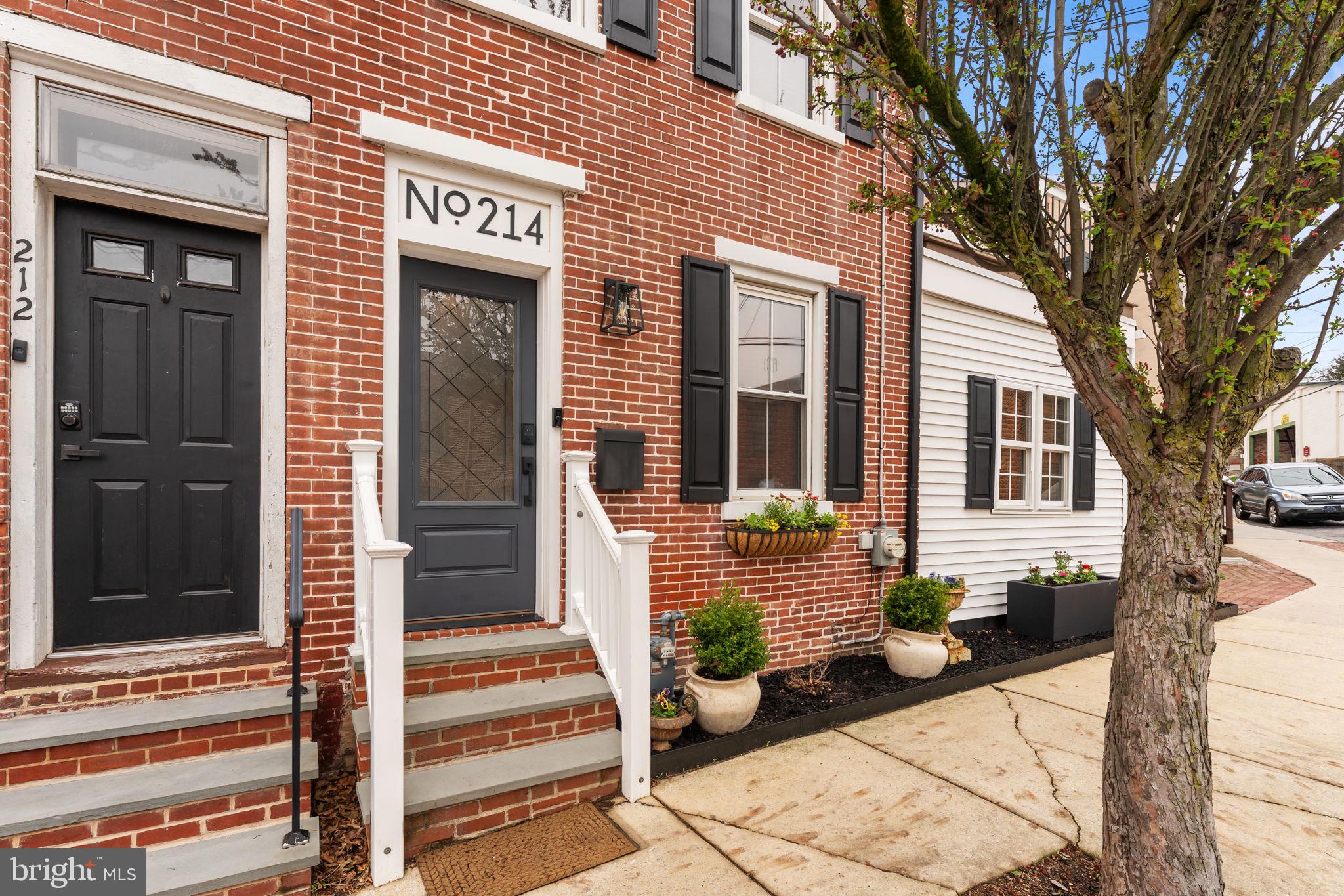 214 N FRANKLIN STREET