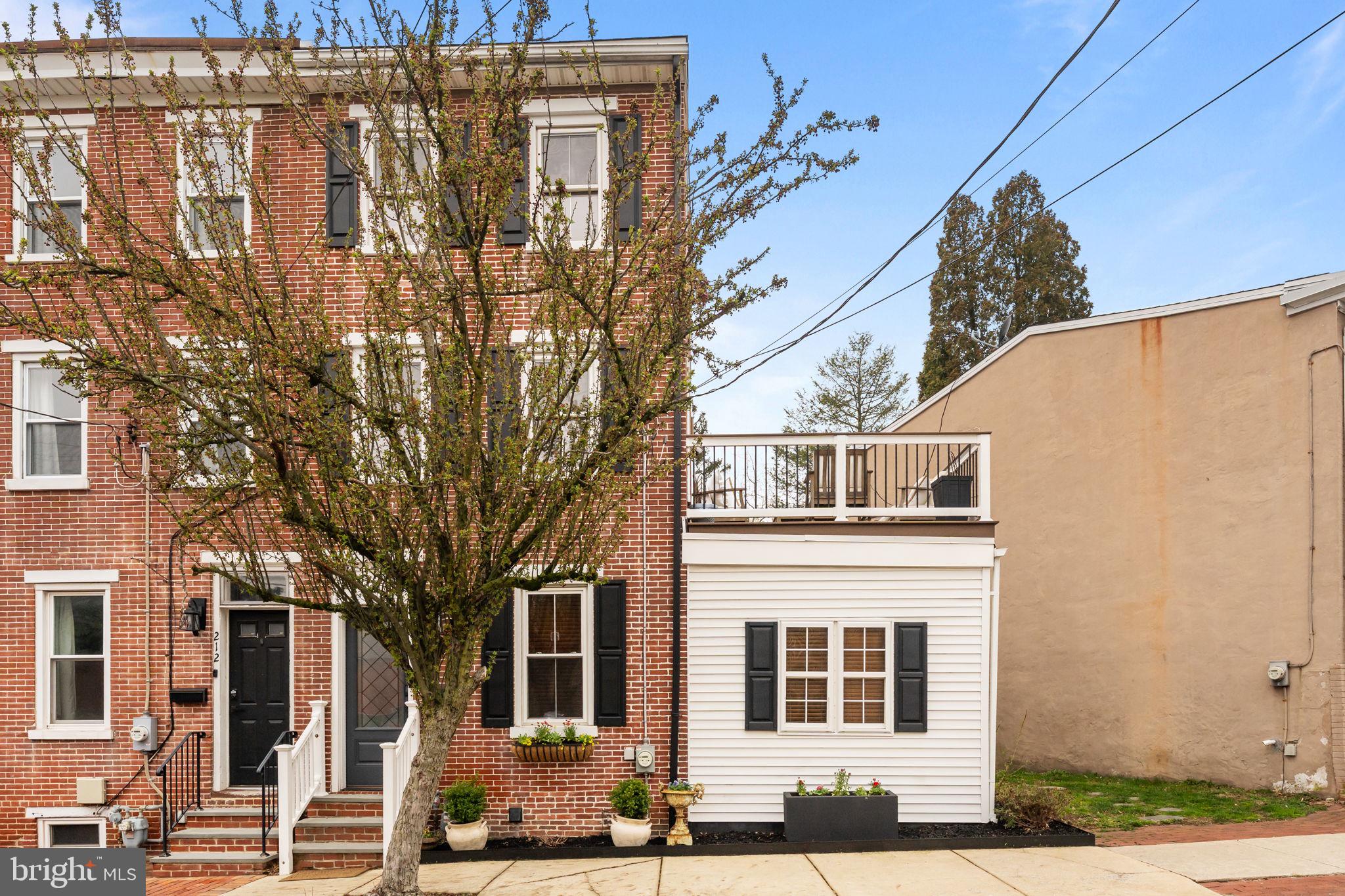 214 N FRANKLIN STREET