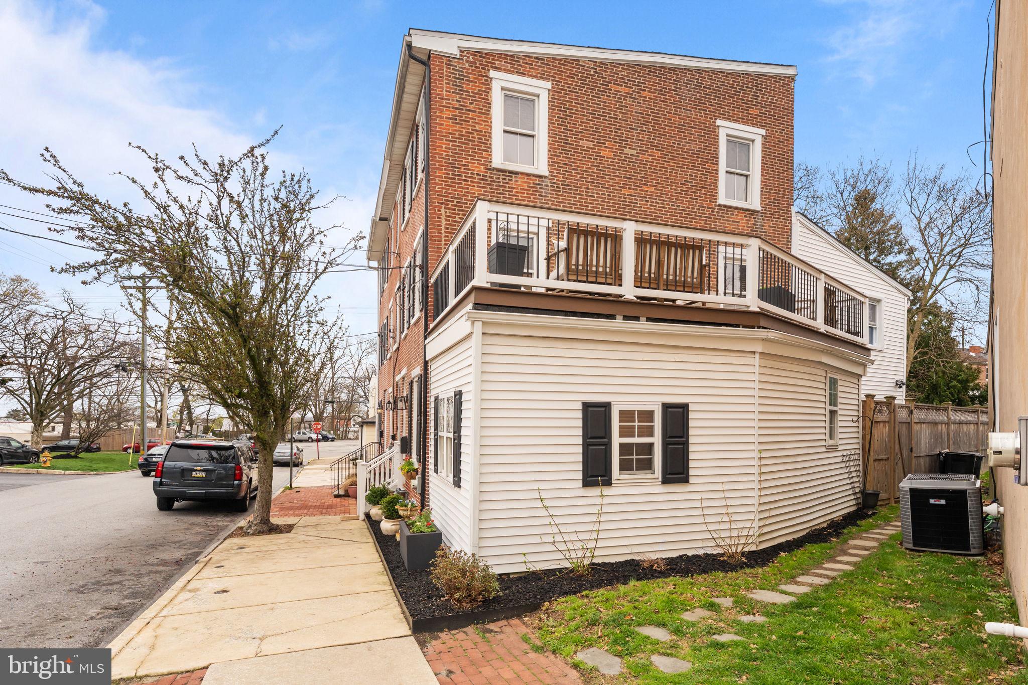 214 N FRANKLIN STREET