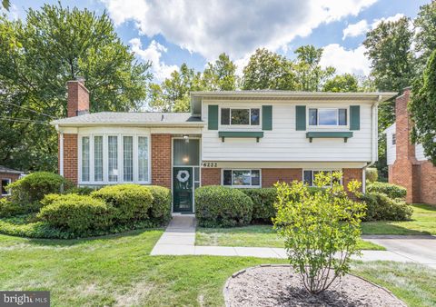 Photo of 6222 Rockhurst Road, BETHESDA, MD 20817 (MLS # MDMC2197420)
