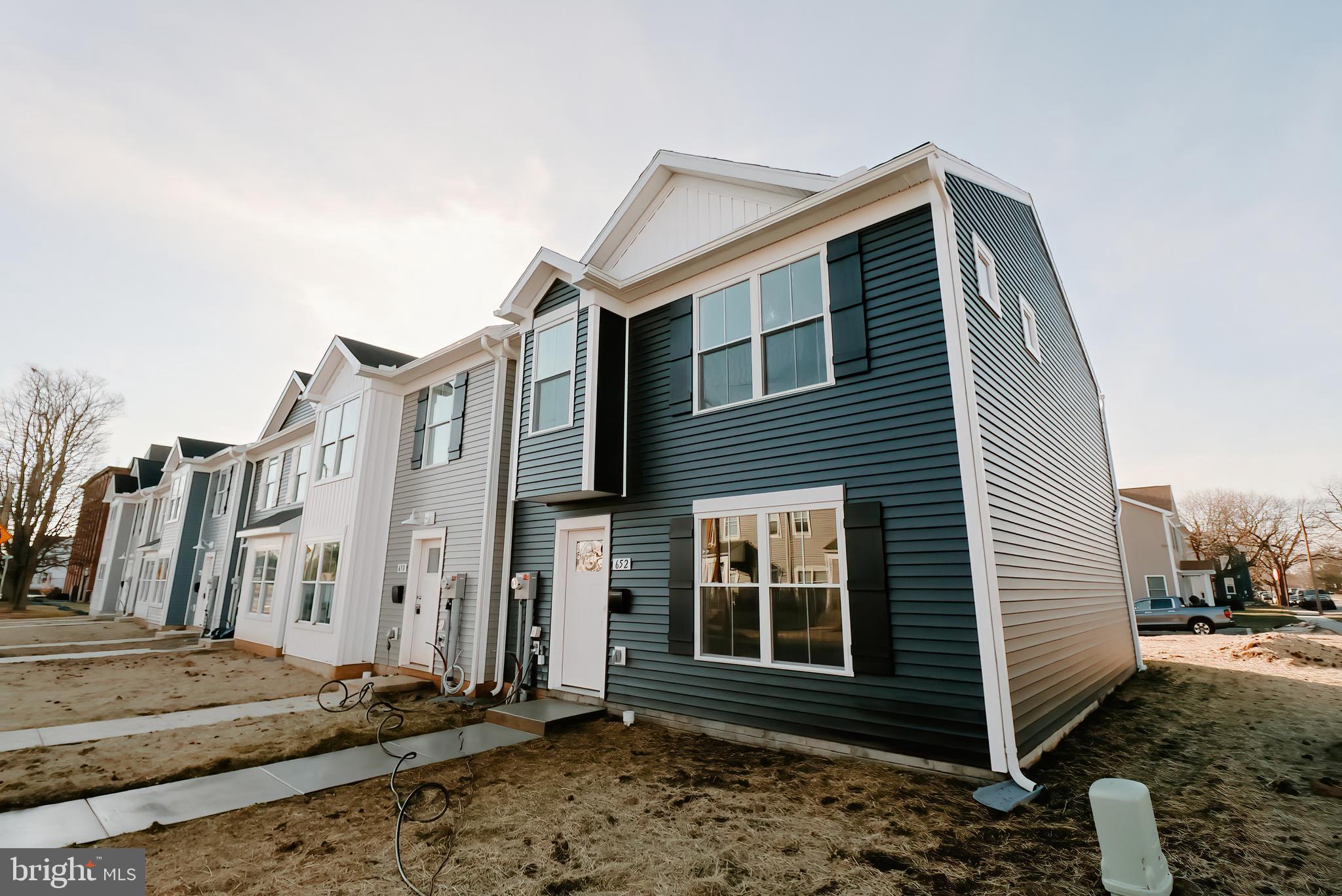 WATERFORD SQUARE - Residential