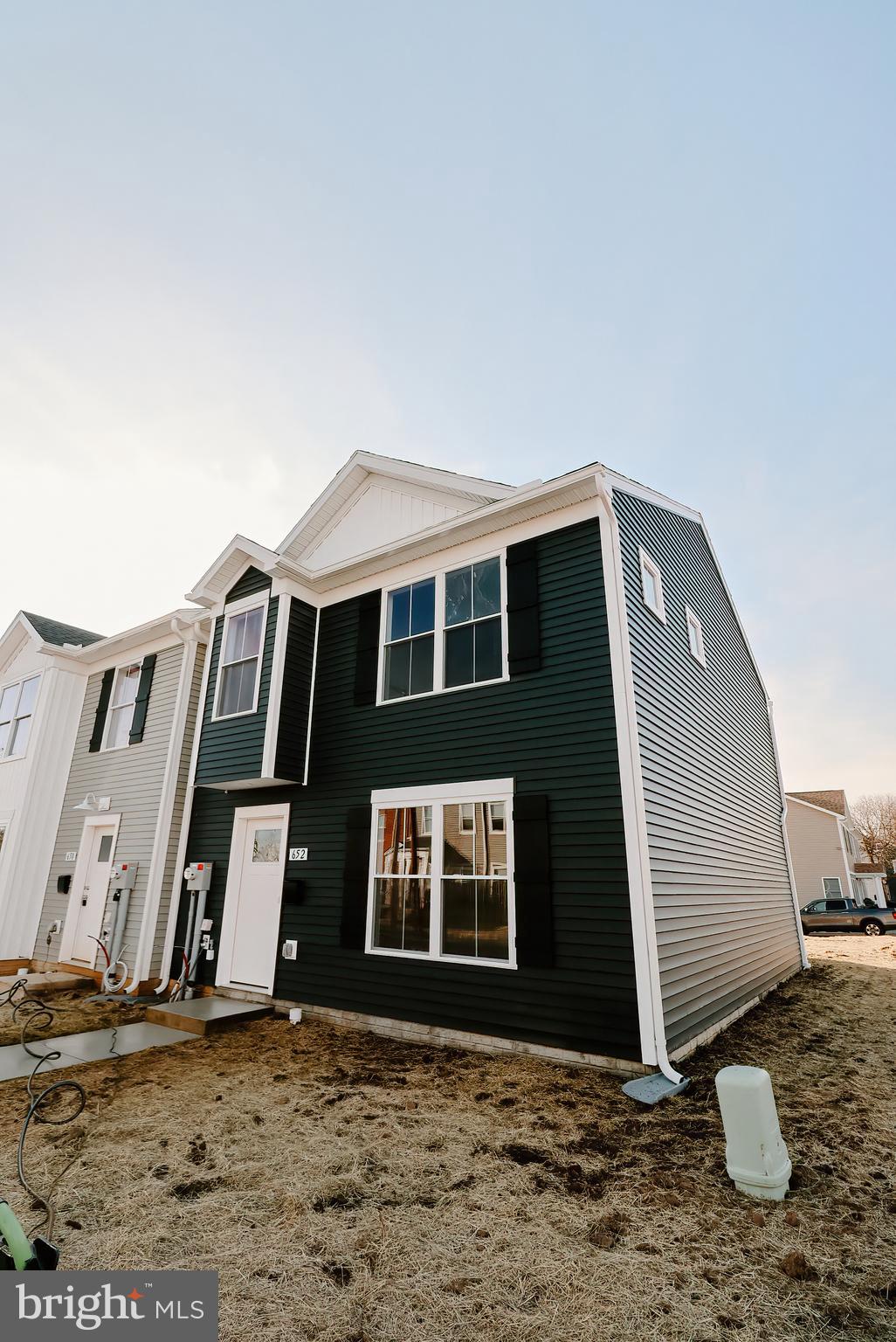 WATERFORD SQUARE - Residential