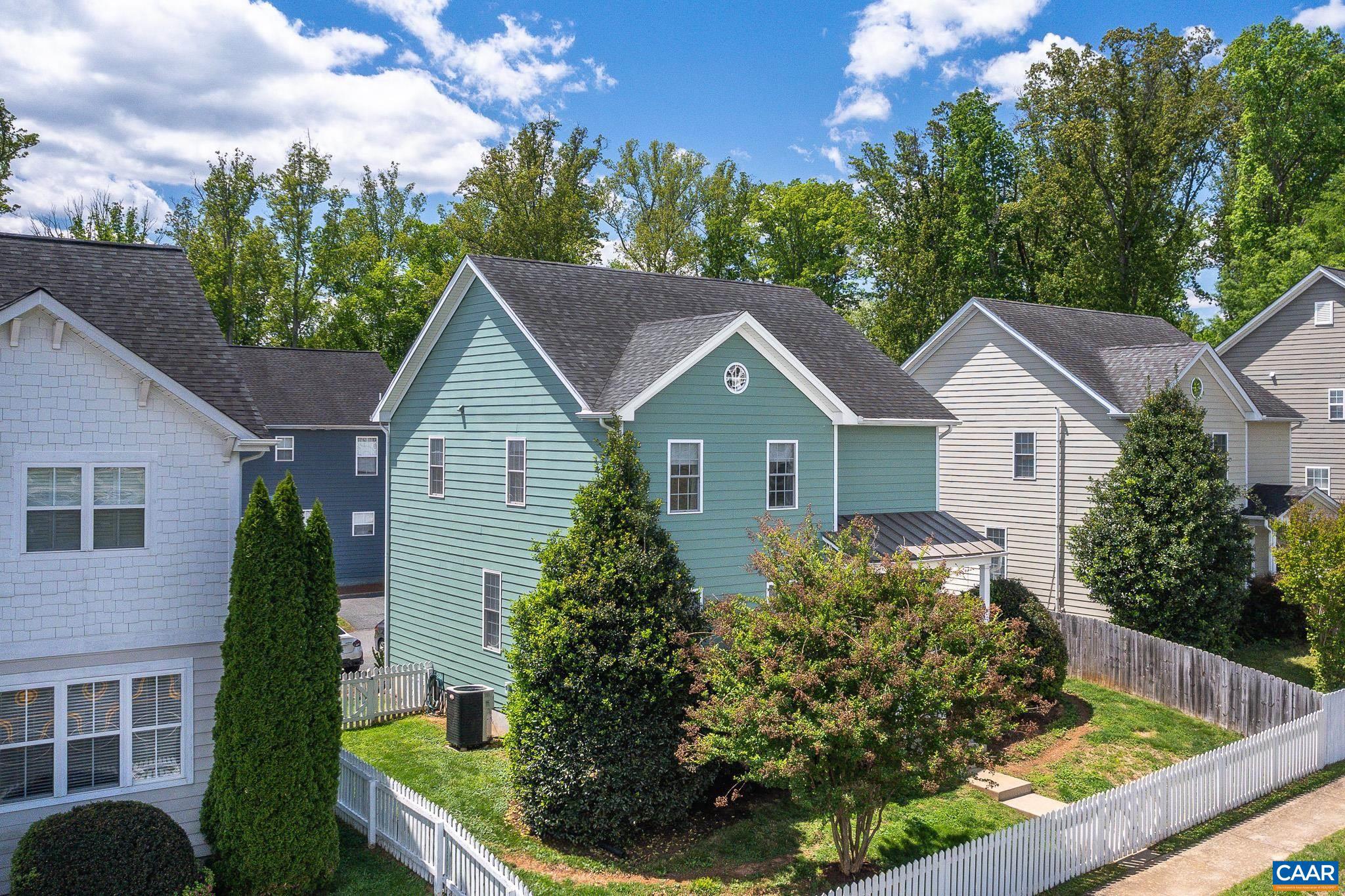 743 COUNTRY GREEN RD