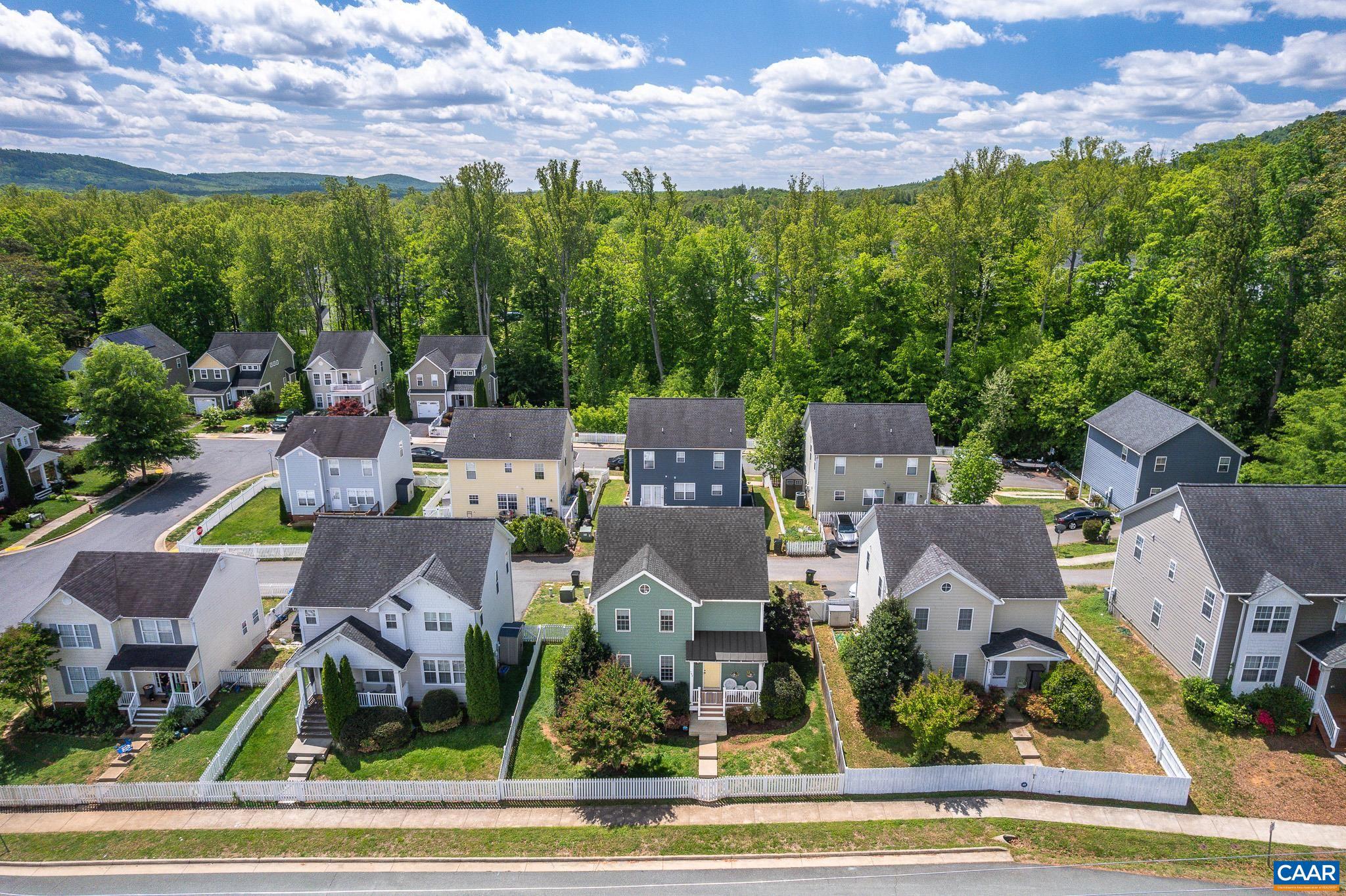 743 COUNTRY GREEN RD