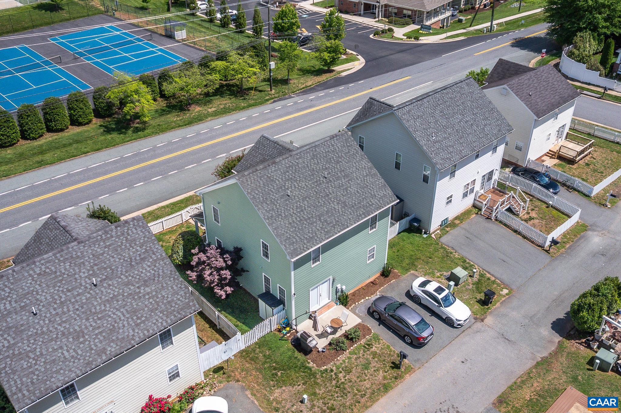COUNTRY GREEN COTTAGES - Residential