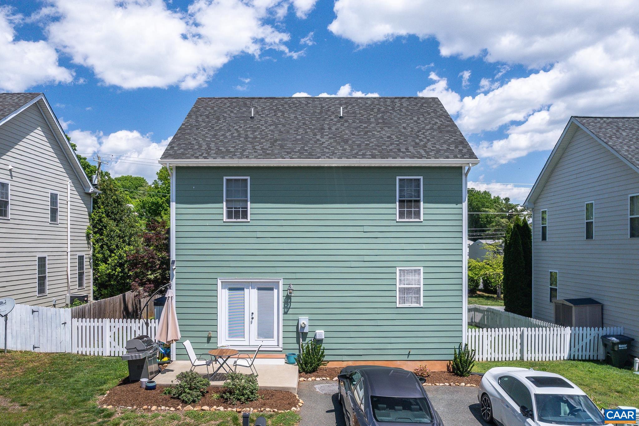 COUNTRY GREEN COTTAGES - Residential