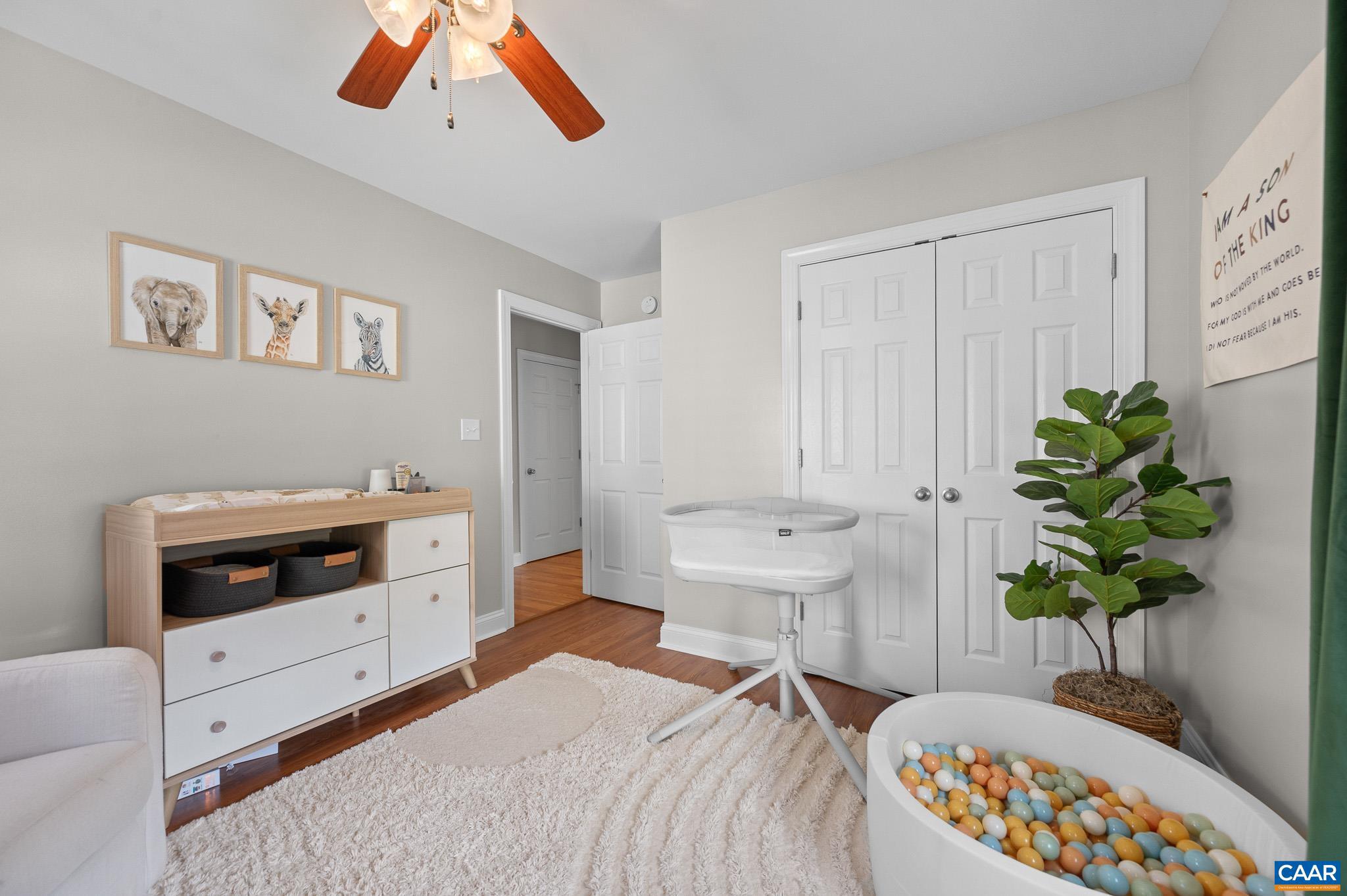 COUNTRY GREEN COTTAGES - Residential