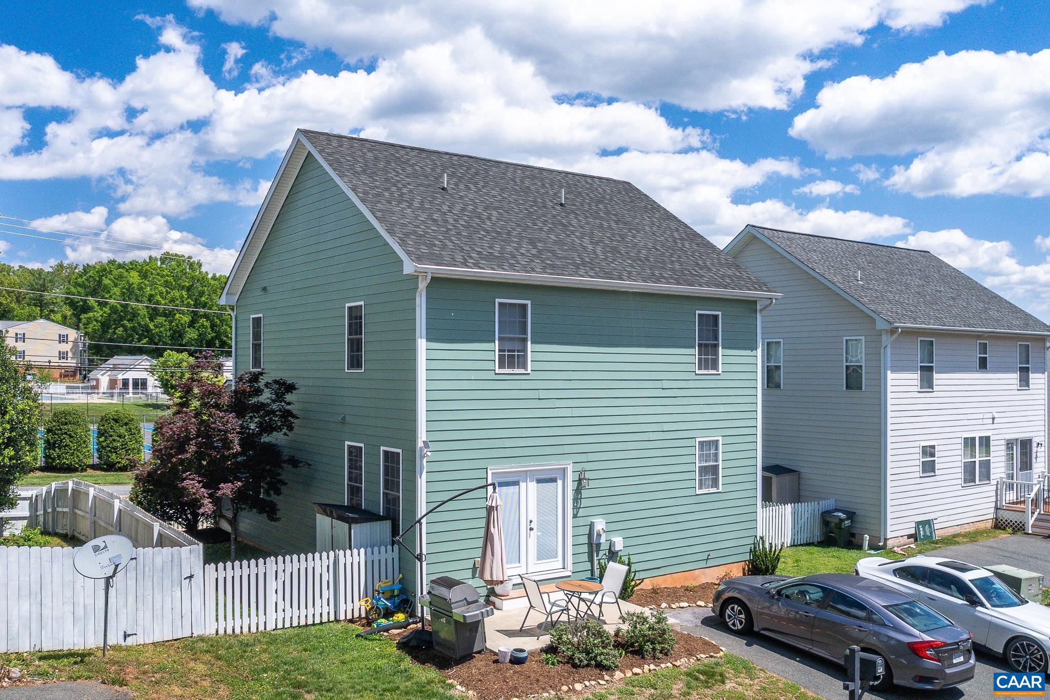 COUNTRY GREEN COTTAGES - Residential