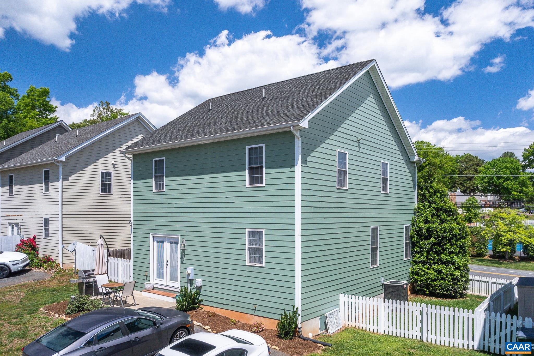 COUNTRY GREEN COTTAGES - Residential