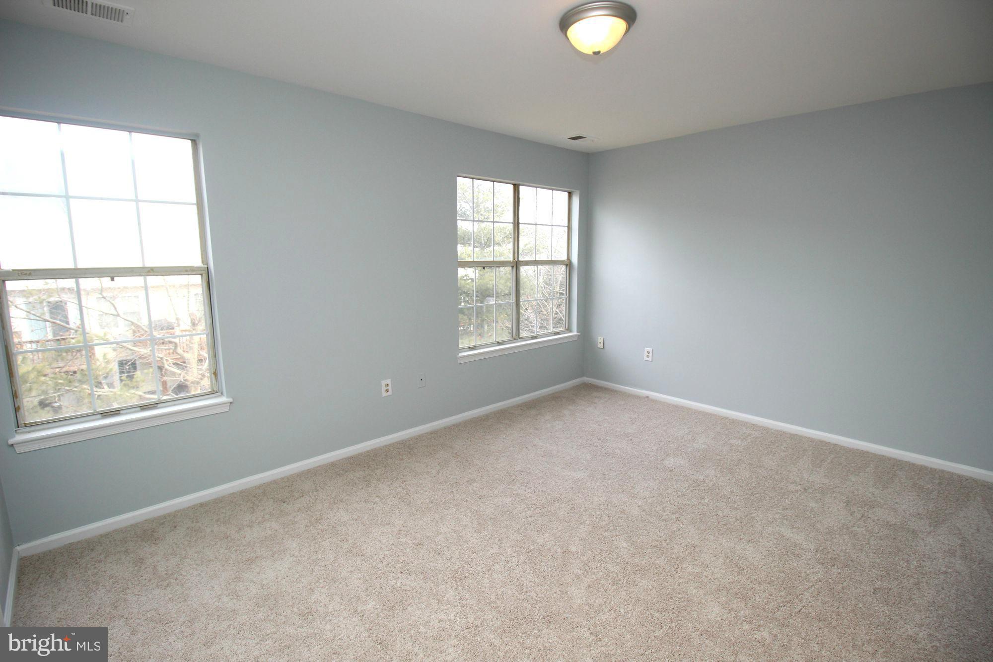 ASHBURN VILLAGE - Residential