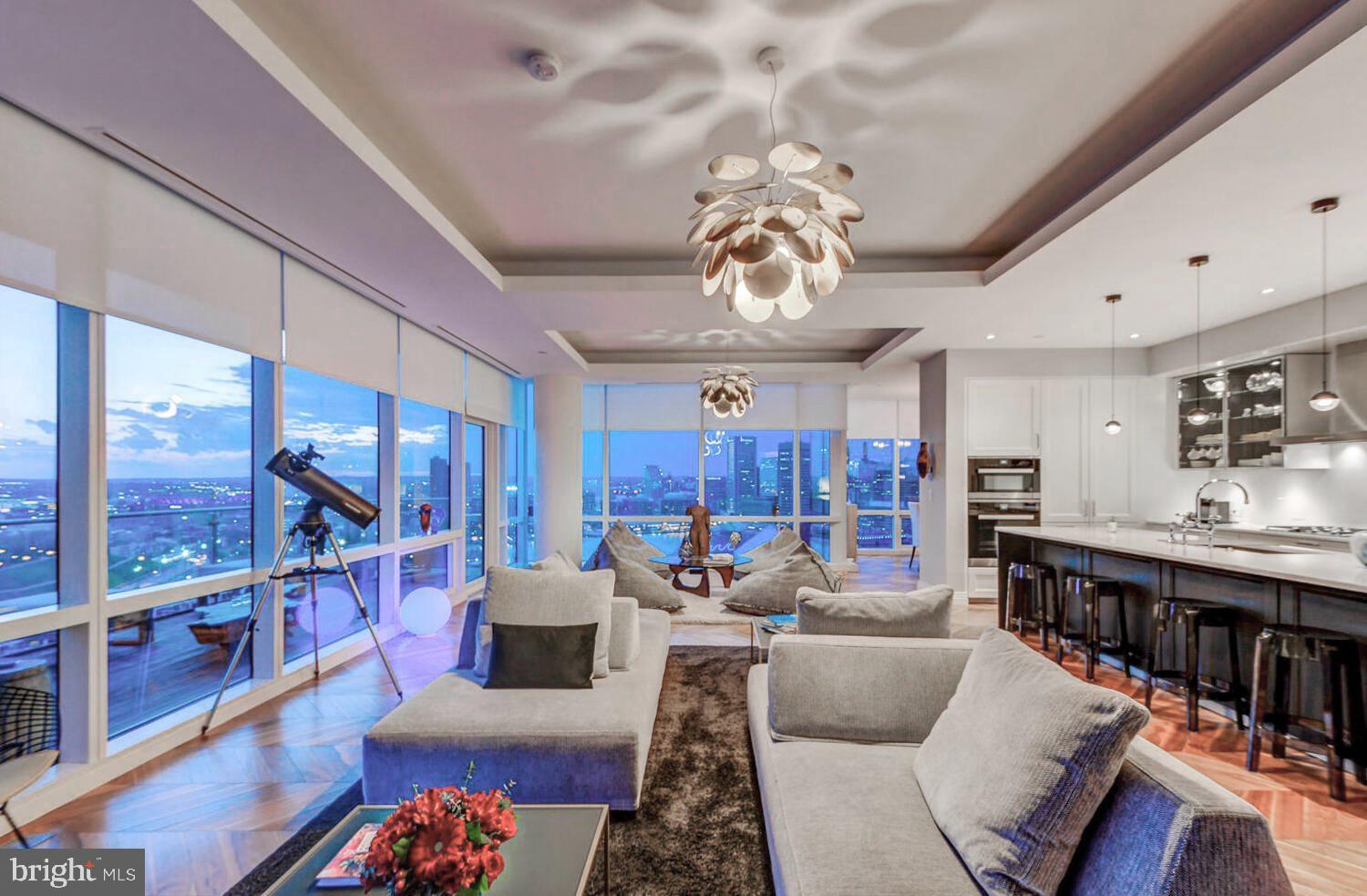 FOUR SEASONS PRIVATE RESIDENCES - Residential