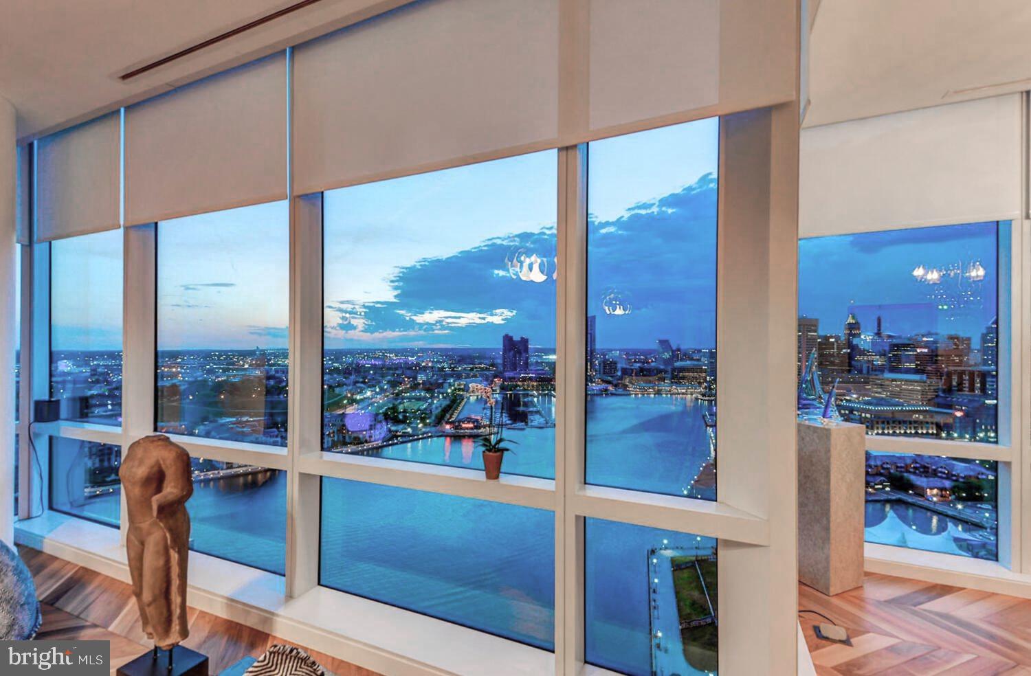 FOUR SEASONS PRIVATE RESIDENCES - Residential