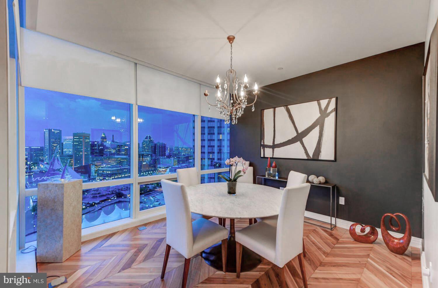 FOUR SEASONS PRIVATE RESIDENCES - Residential