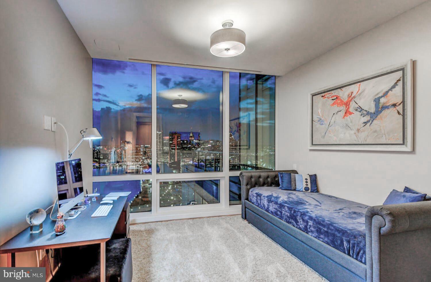 FOUR SEASONS PRIVATE RESIDENCES - Residential