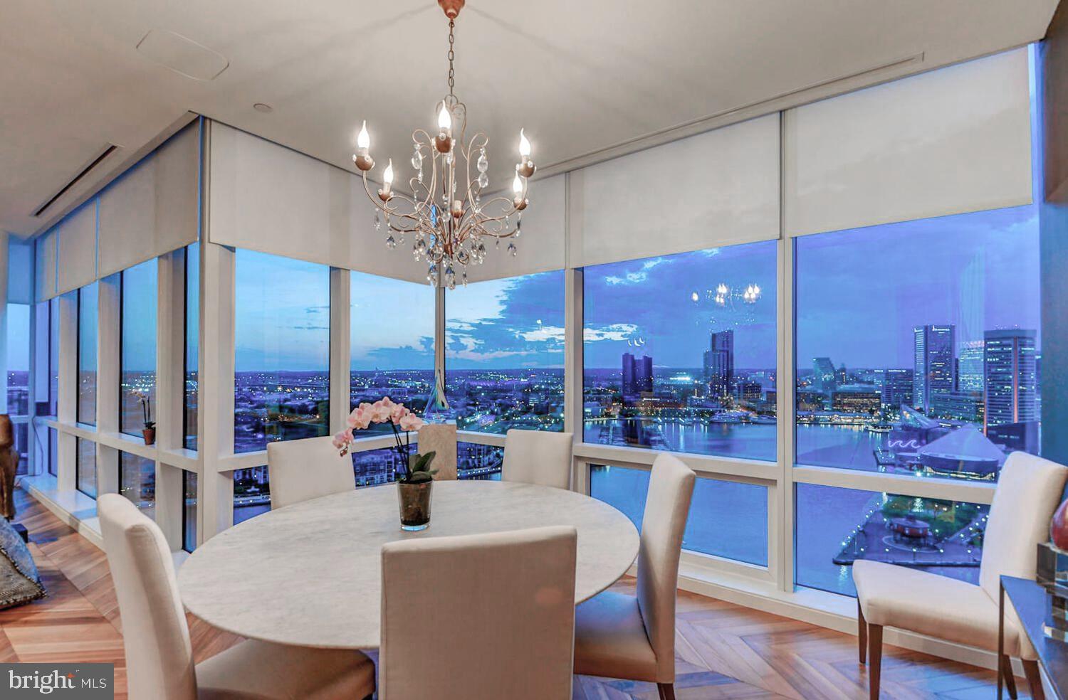 FOUR SEASONS PRIVATE RESIDENCES - Residential