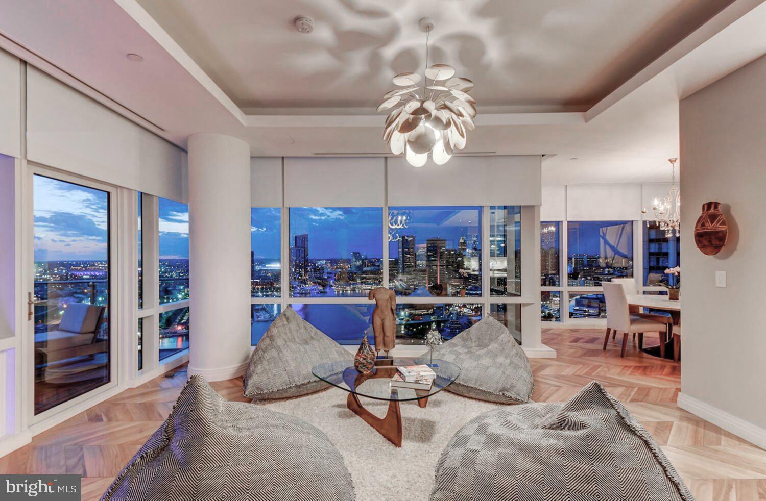 FOUR SEASONS PRIVATE RESIDENCES - Residential