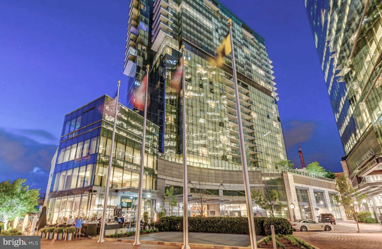 FOUR SEASONS PRIVATE RESIDENCES - Residential