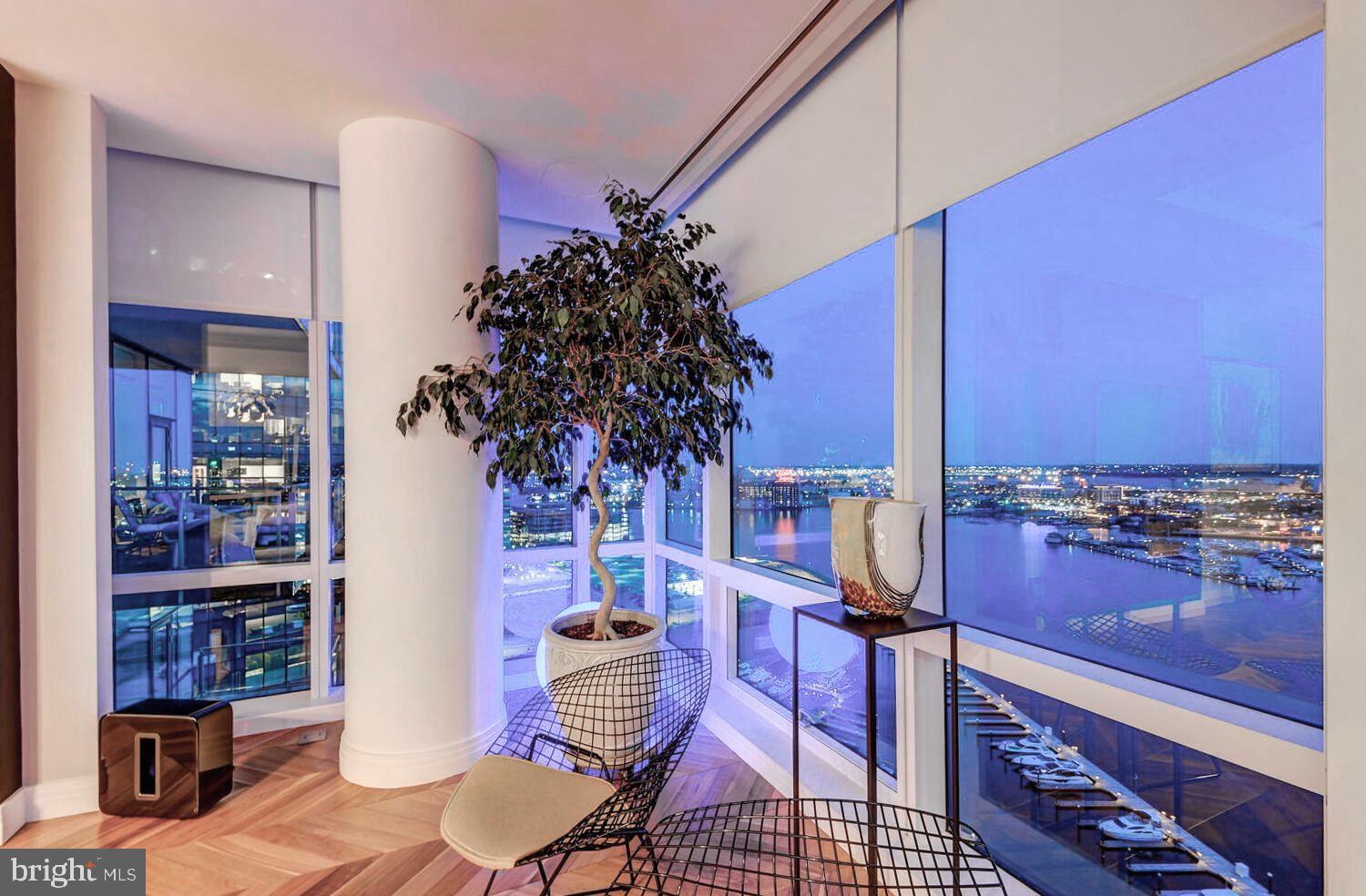 FOUR SEASONS PRIVATE RESIDENCES - Residential