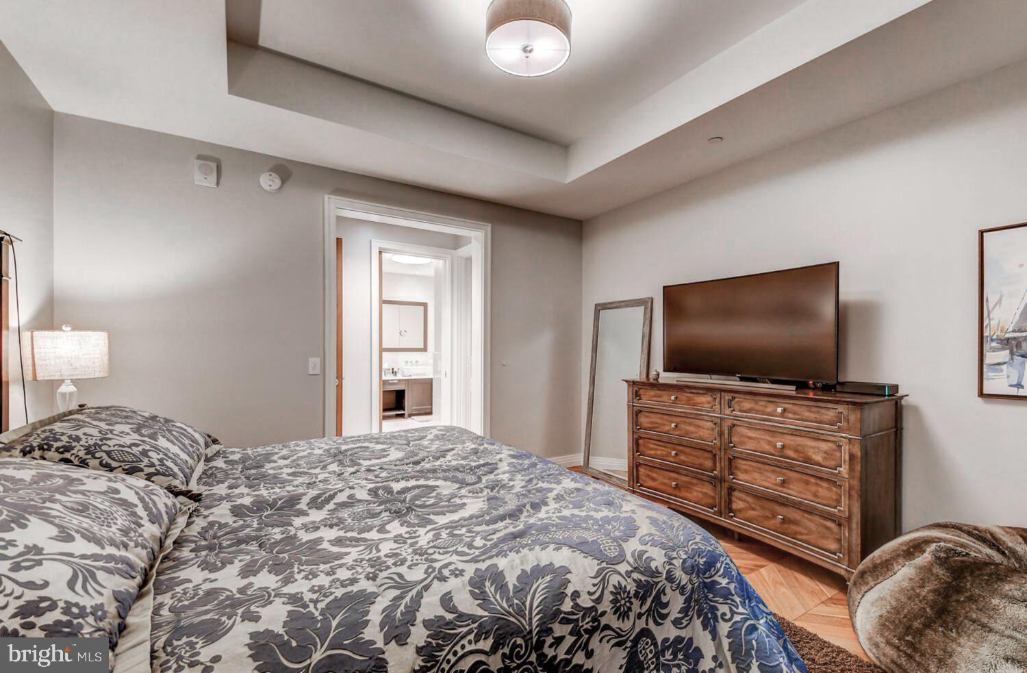 FOUR SEASONS PRIVATE RESIDENCES - Residential