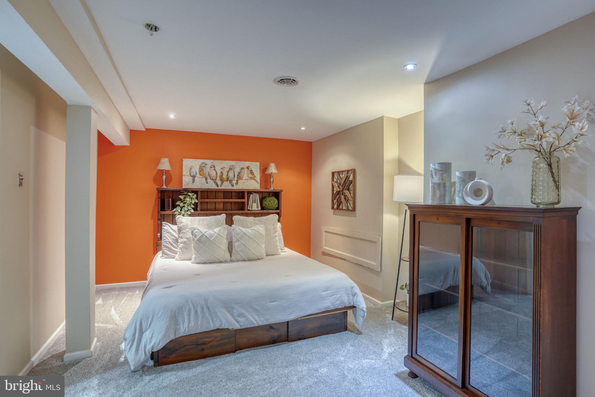 VILLAGE OF CHESTNU - Residential