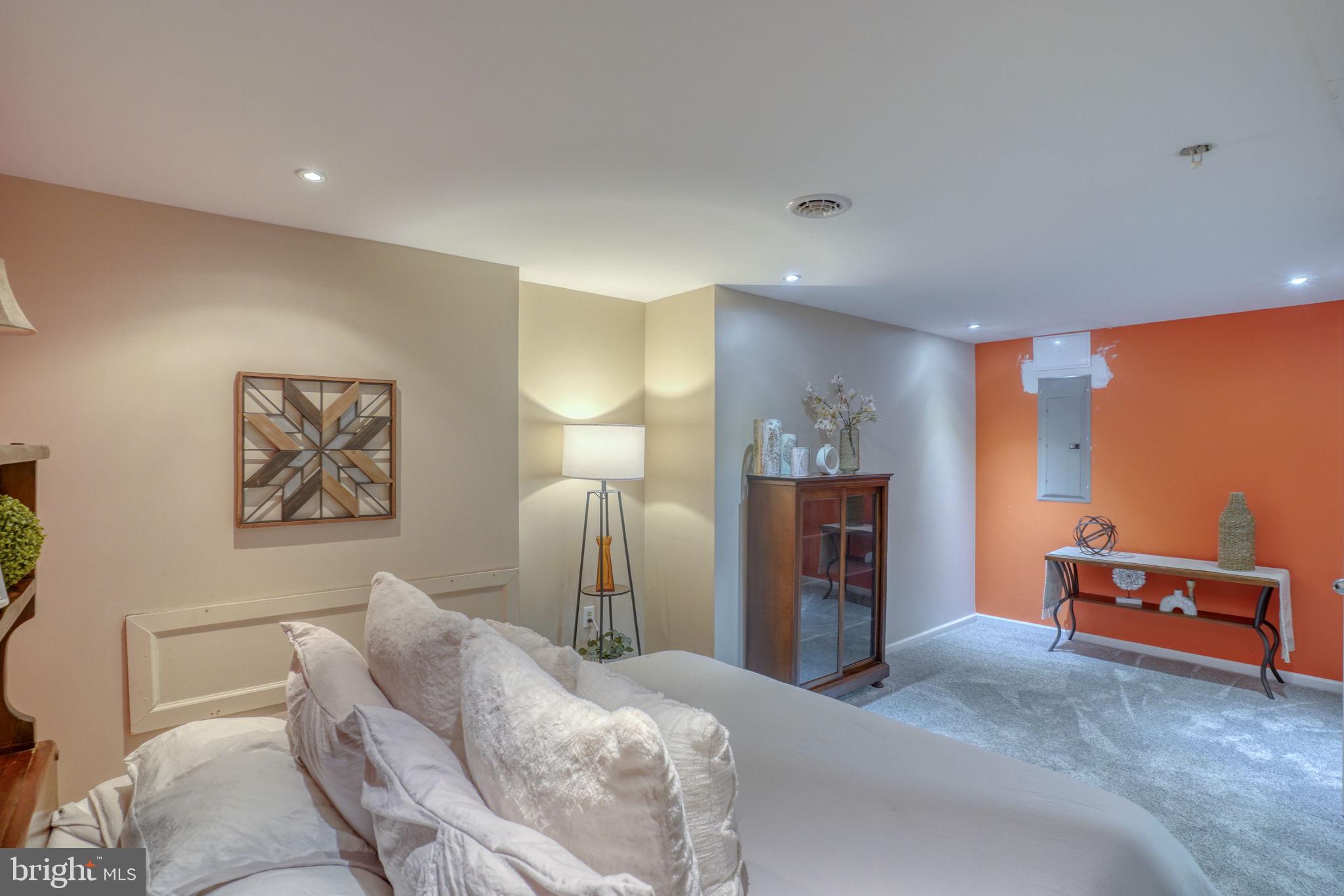 VILLAGE OF CHESTNU - Residential