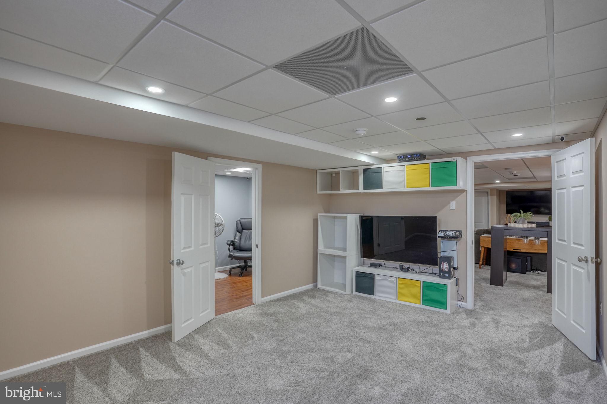 VILLAGE OF CHESTNU - Residential